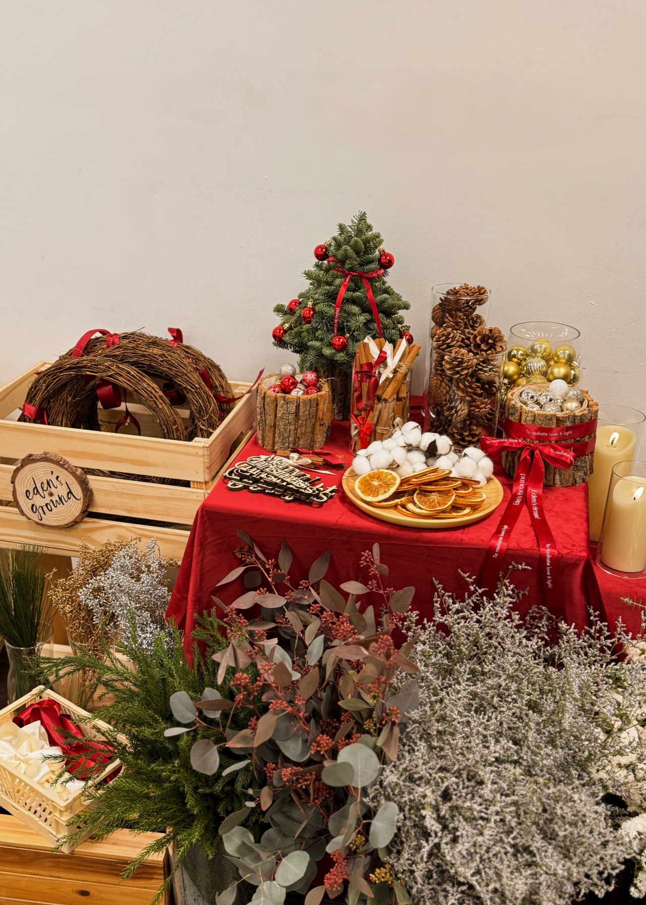 Christmas Wreath Workshop Singapore Team bonding corporate b2b team building team-bonding team-building Floral Design Fresh Flowers and Foliage Fun Creative Weekend Activity suitable for Couples Family and All Christmas Gifts Affordable things to do xmas celebration 2024