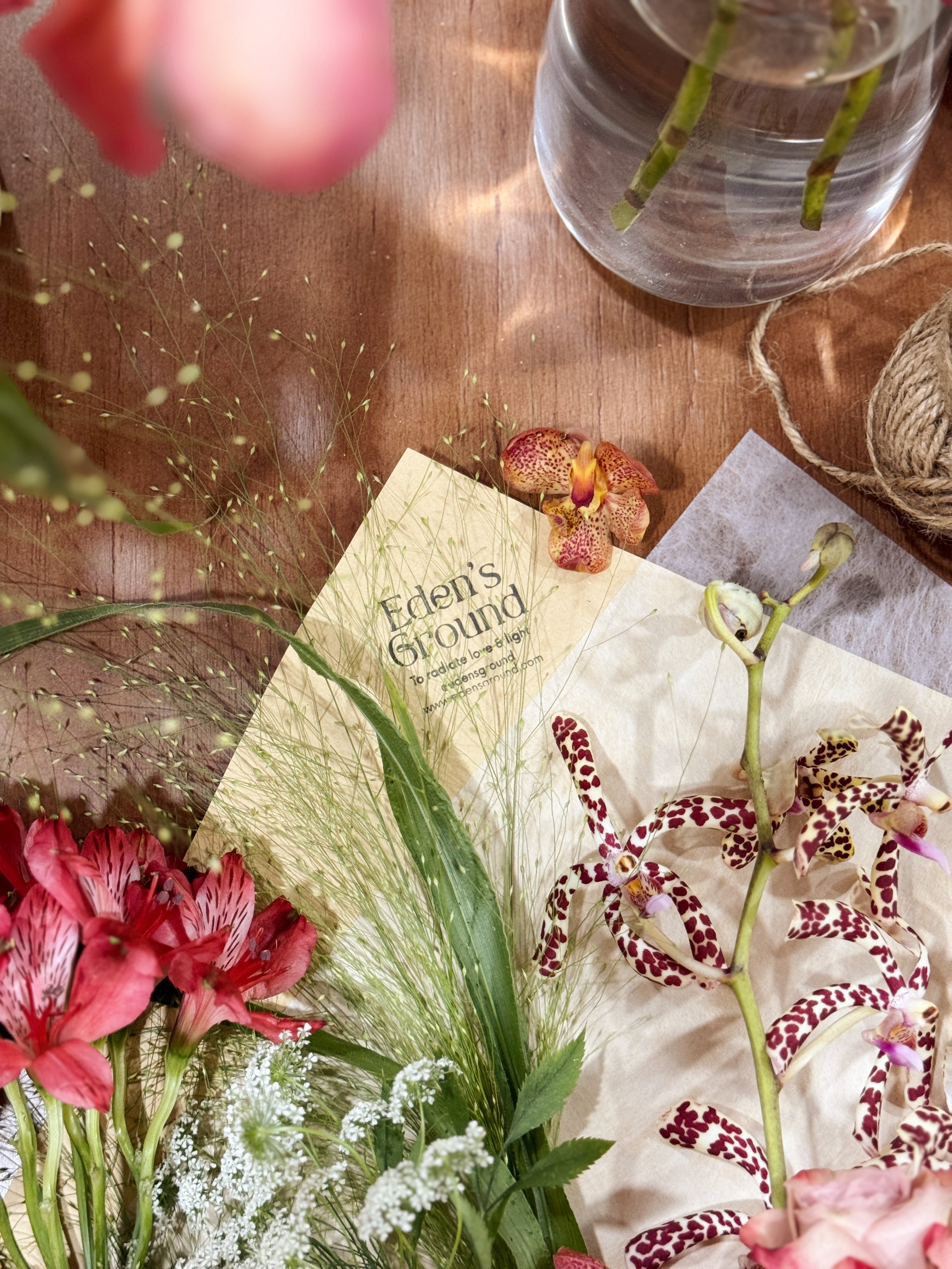 Floral arranging workshop for team bonding team, staff appreciation, or rewarding clients. A relaxing activity for the weekend, things to do for couples, build on your hobby for florist enthusiast in Singapore by Eden's Ground, a floral design studio.