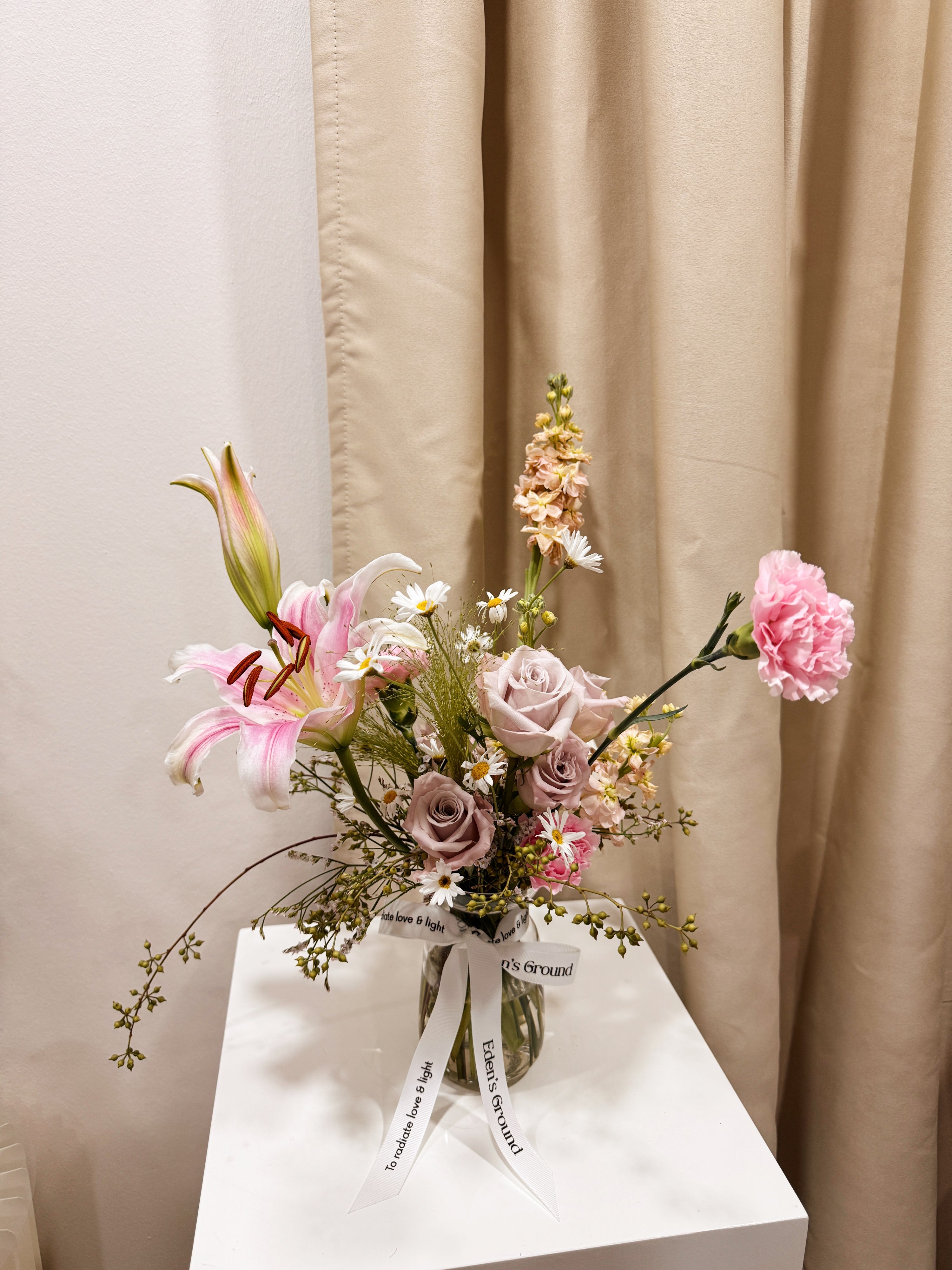 Enjoy the beauty of seasonal blooms delivered to your doorstep with Eden’s Ground fresh flower subscription. Either DIY or ready to enjoy, these thoughtfully curated arrangements, designed to brighten your space and bring a touch of nature into your everyday.