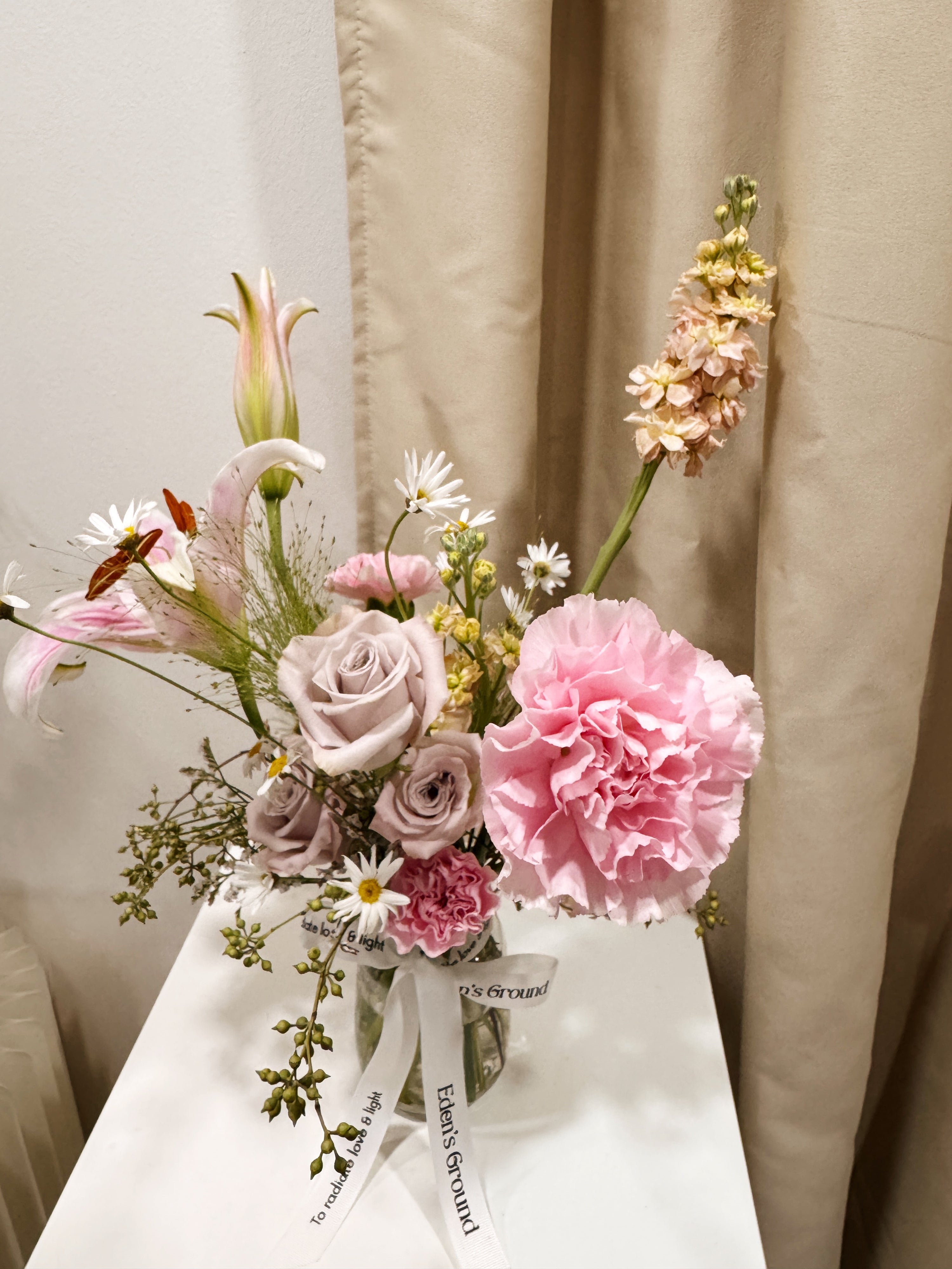 Enjoy the beauty of seasonal blooms delivered to your doorstep with Eden’s Ground fresh flower subscription. Either DIY or ready to enjoy, these thoughtfully curated arrangements, designed to brighten your space and bring a touch of nature into your everyday.