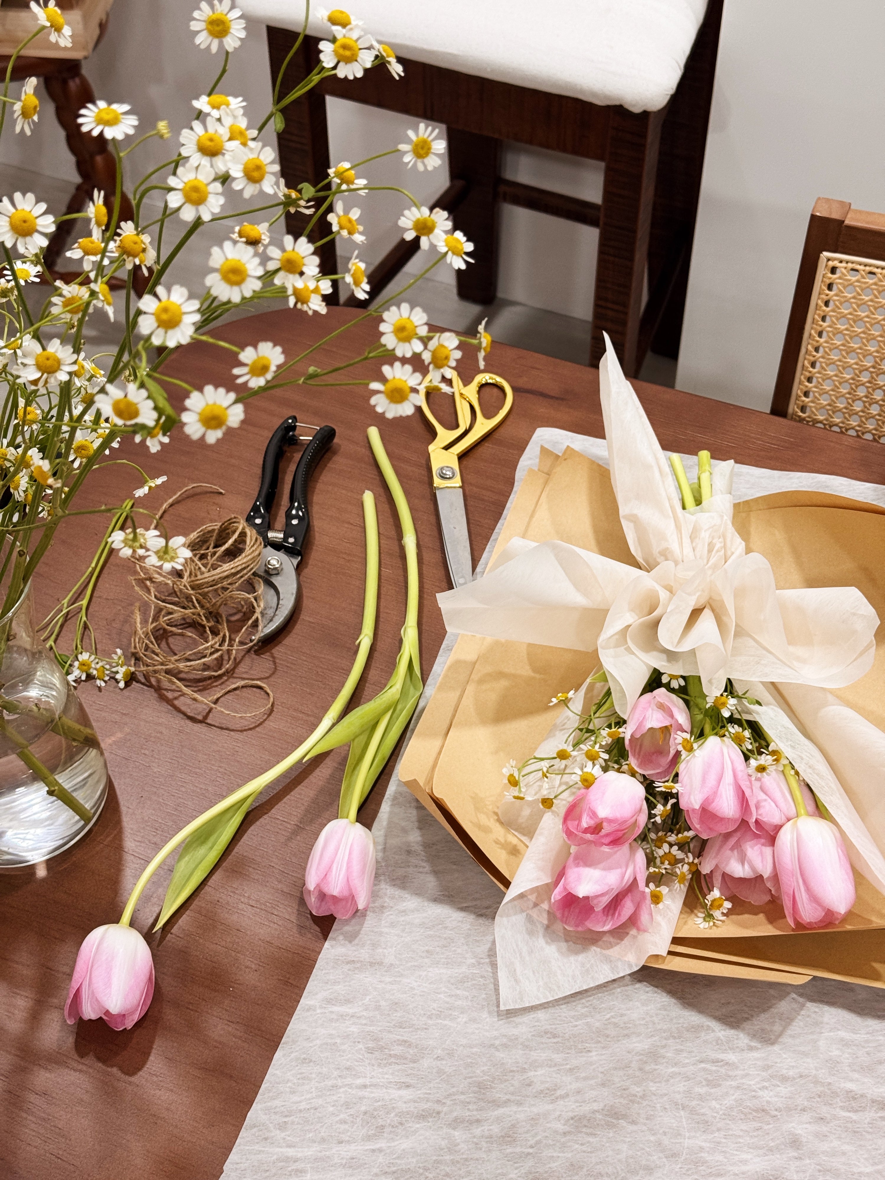 Floral arranging workshop for team bonding team, staff appreciation, or rewarding clients. A relaxing activity for the weekend, things to do for couples, build on your hobby for florist enthusiast in Singapore by Eden's Ground, a floral design studio.