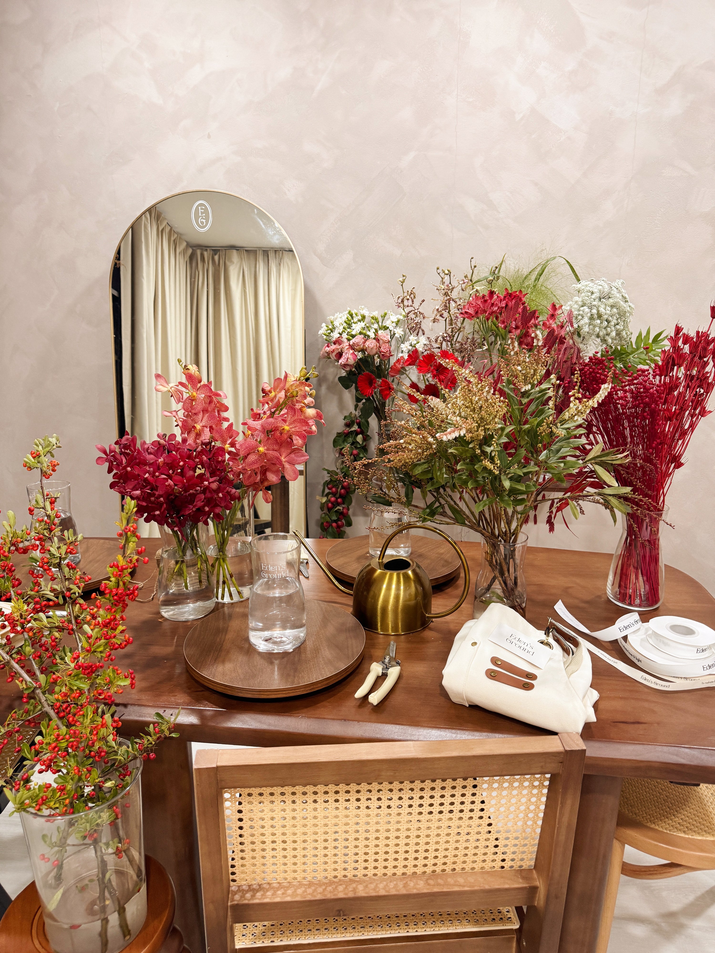 Floral arranging workshop for team bonding team, staff appreciation, or rewarding clients. A relaxing activity for the weekend, things to do for couples, build on your hobby for florist enthusiast in Singapore by Eden's Ground, a floral design studio.