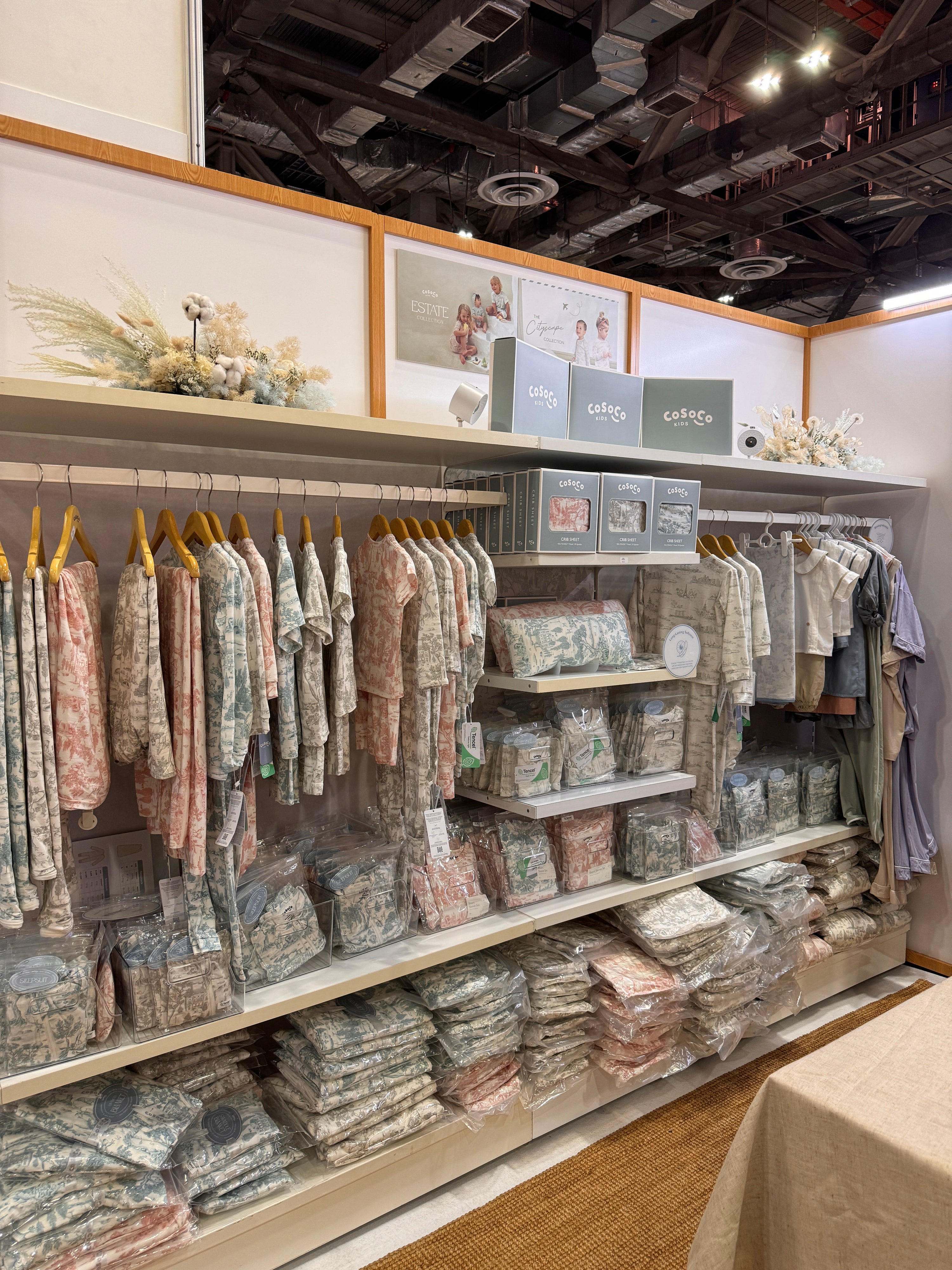 Singapore luxury and elegant B2B venue styling with bespoke floral setups for launch events, pop-ups, and corporate gatherings. Exquisite, sustainable flower décor tailored for brand activations and high-end retail experiences.