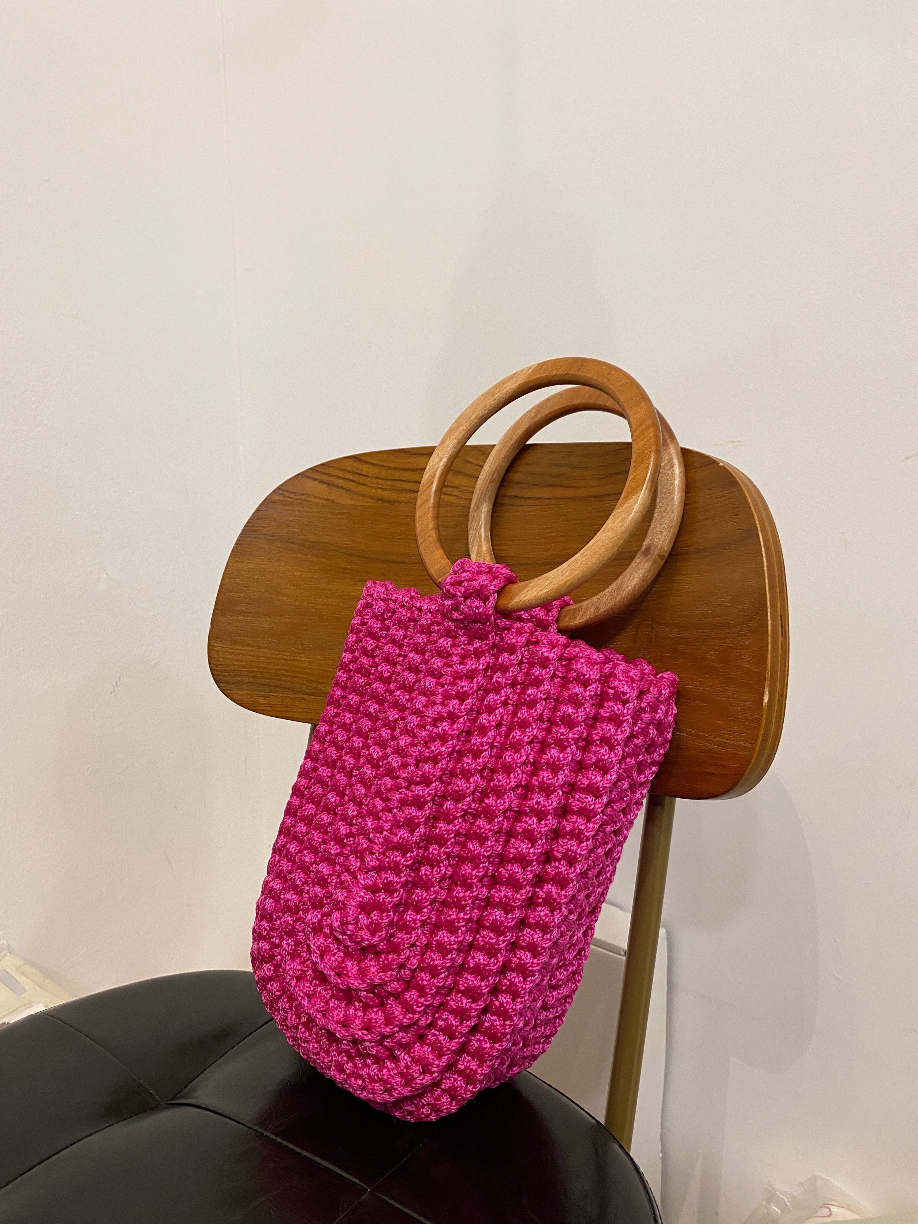 Crochet U Tote in Barbie Pink