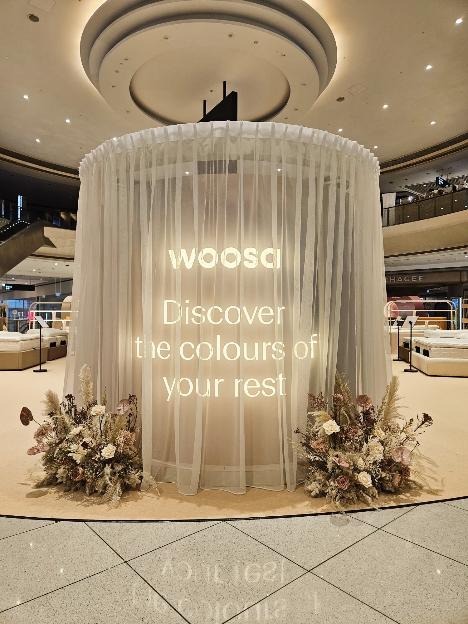 Luxurious and elegant B2B venue styling with bespoke floral setups for launch events, retail pop-ups, and corporate gatherings. Flower décor tailored for brand activations and high-end retail experiences by Eden's Ground, floral design studio in Singapore.