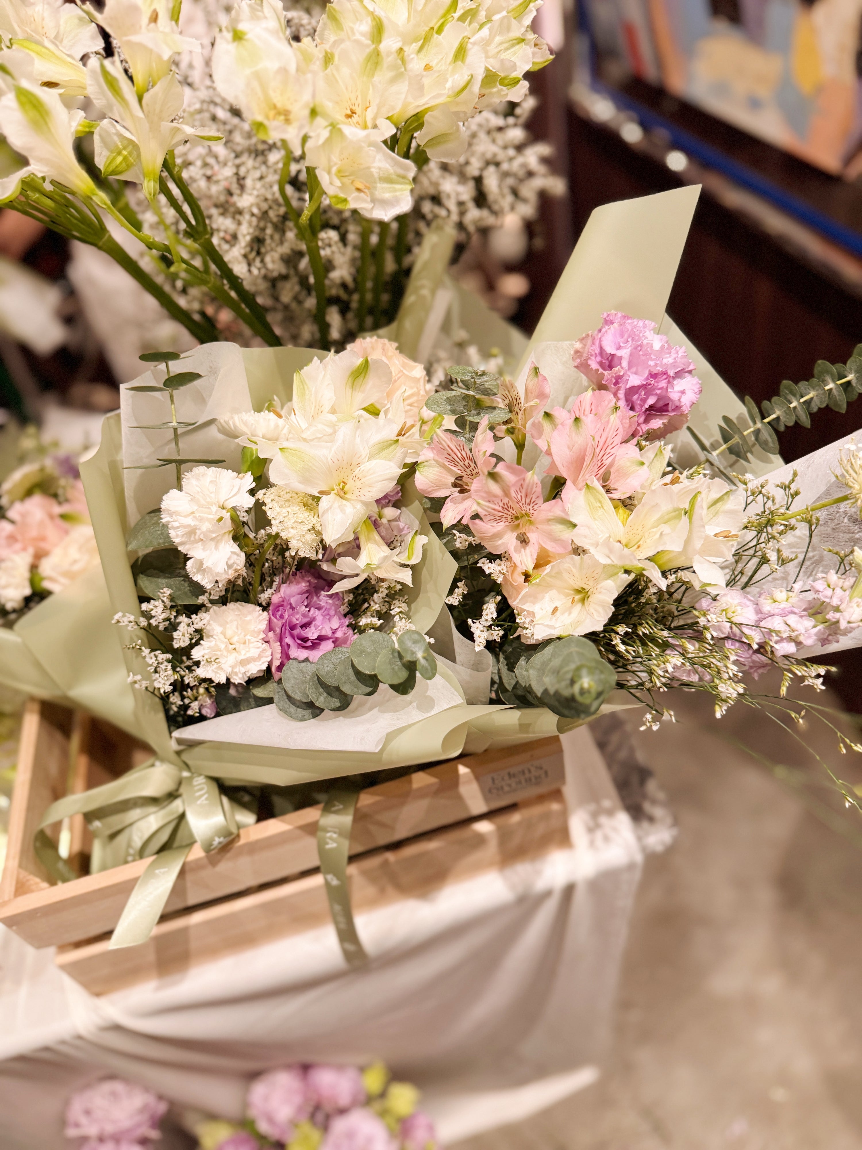 Set up a floral bar to wow and impress guest with unique flowers and gifts product launch party. Perfect for wedding gifts, press events, pop-ups, bridal showers, birthday parties, corporate dinner and dance, and more!