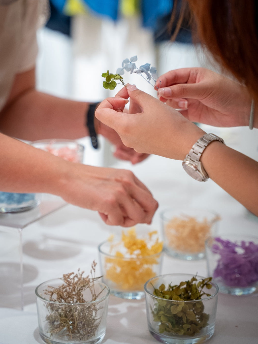 Valentine's Day Room Mist Perfume Making Workshop in Singapore. Create your own scent and fragrance with flowers arrangement. Cosy size and intimate studio, it's the perfect couple activity or date idea to get into the mood of love.