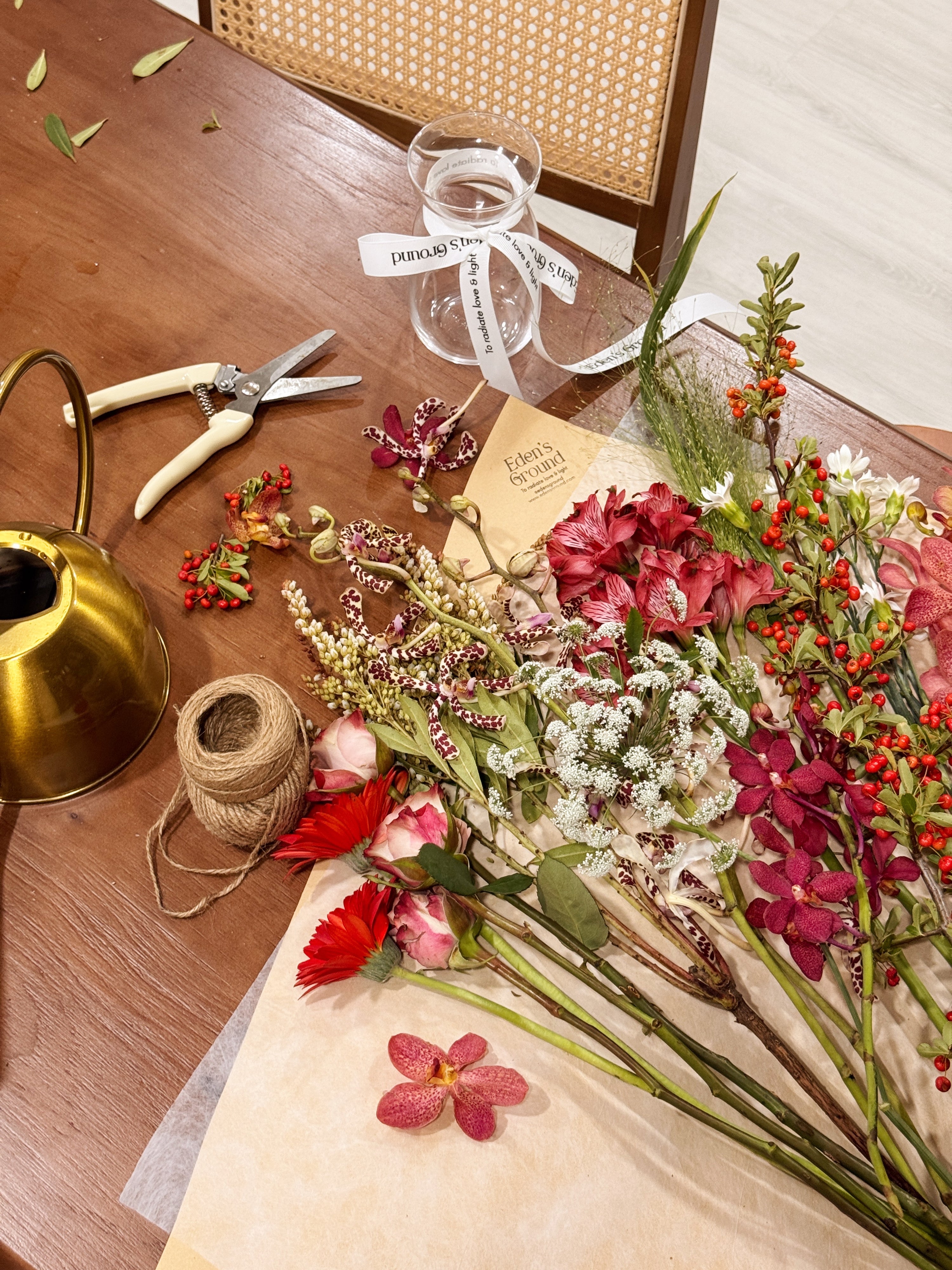 Fuss free and flexible DIY Flower Kit. Enjoy the beauty of seasonal blooms delivered to your doorstep with Eden’s Ground fresh flower subscription. Either DIY or ready to enjoy, these thoughtfully curated arrangements, designed to brighten your space and bring a touch of nature into your everyday.