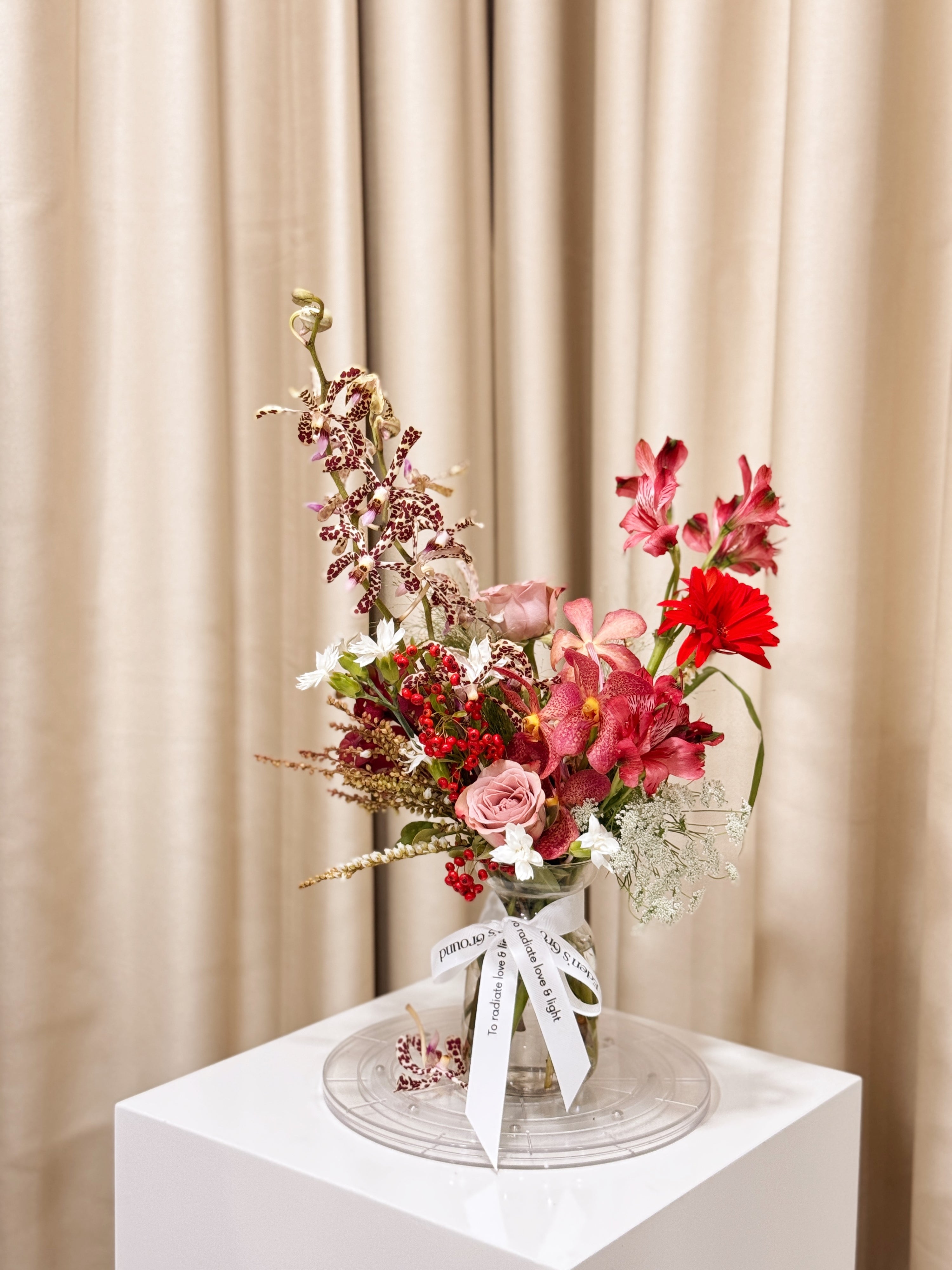 Fuss free and flexible DIY Flower Kit. Enjoy the beauty of seasonal blooms delivered to your doorstep with Eden’s Ground fresh flower subscription. Either DIY or ready to enjoy, these thoughtfully curated arrangements, designed to brighten your space and bring a touch of nature into your everyday.