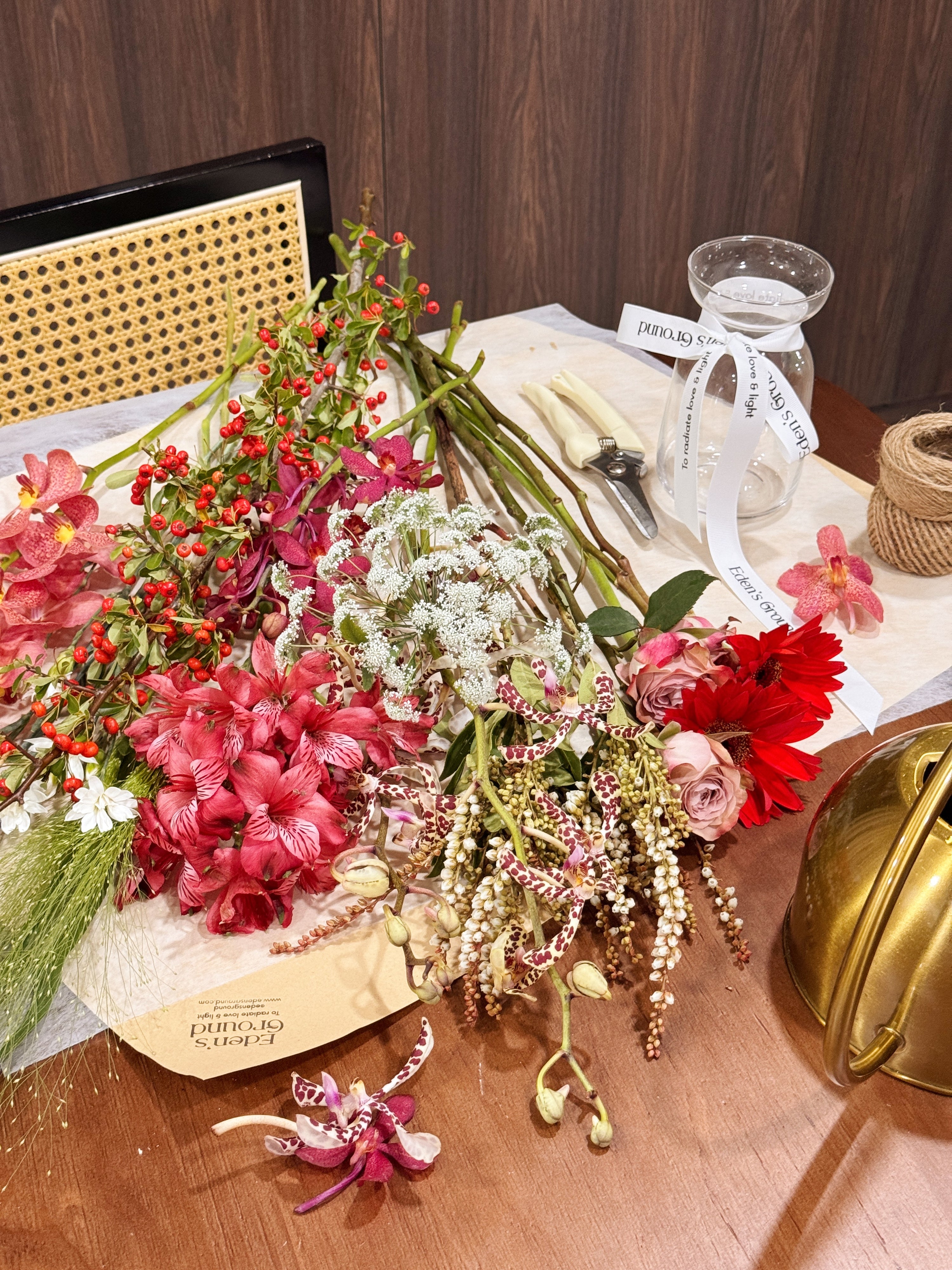 Fuss free and flexible DIY Flower Kit. Enjoy the beauty of seasonal blooms delivered to your doorstep with Eden’s Ground fresh flower subscription. Either DIY or ready to enjoy, these thoughtfully curated arrangements, designed to brighten your space and bring a touch of nature into your everyday.