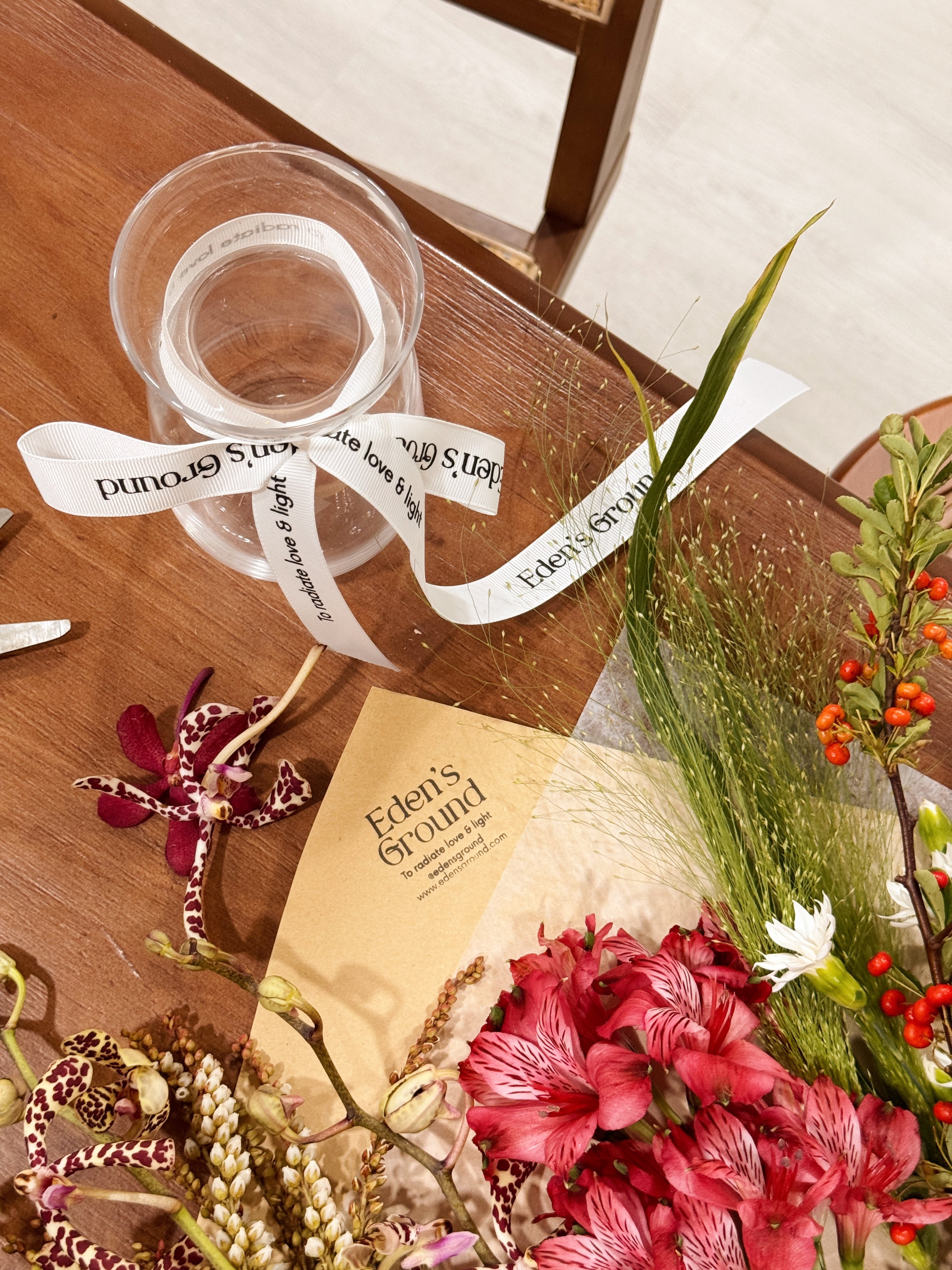 Fuss free and flexible DIY Flower Kit. Enjoy the beauty of seasonal blooms delivered to your doorstep with Eden’s Ground fresh flower subscription. Either DIY or ready to enjoy, these thoughtfully curated arrangements, designed to brighten your space and bring a touch of nature into your everyday.