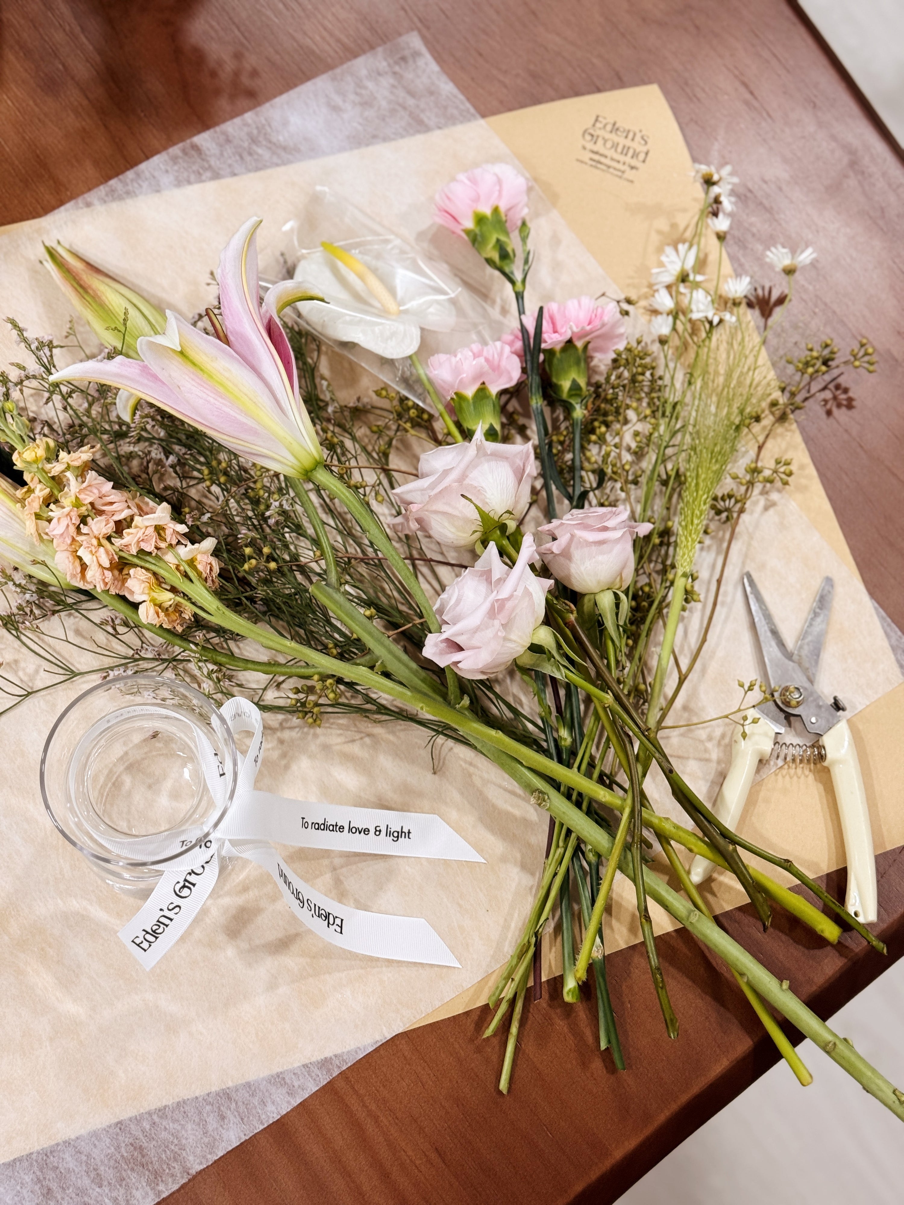 Enjoy the beauty of seasonal blooms delivered to your doorstep with Eden’s Ground fresh flower subscription. Either DIY or ready to enjoy, these thoughtfully curated arrangements, designed to brighten your space and bring a touch of nature into your everyday.