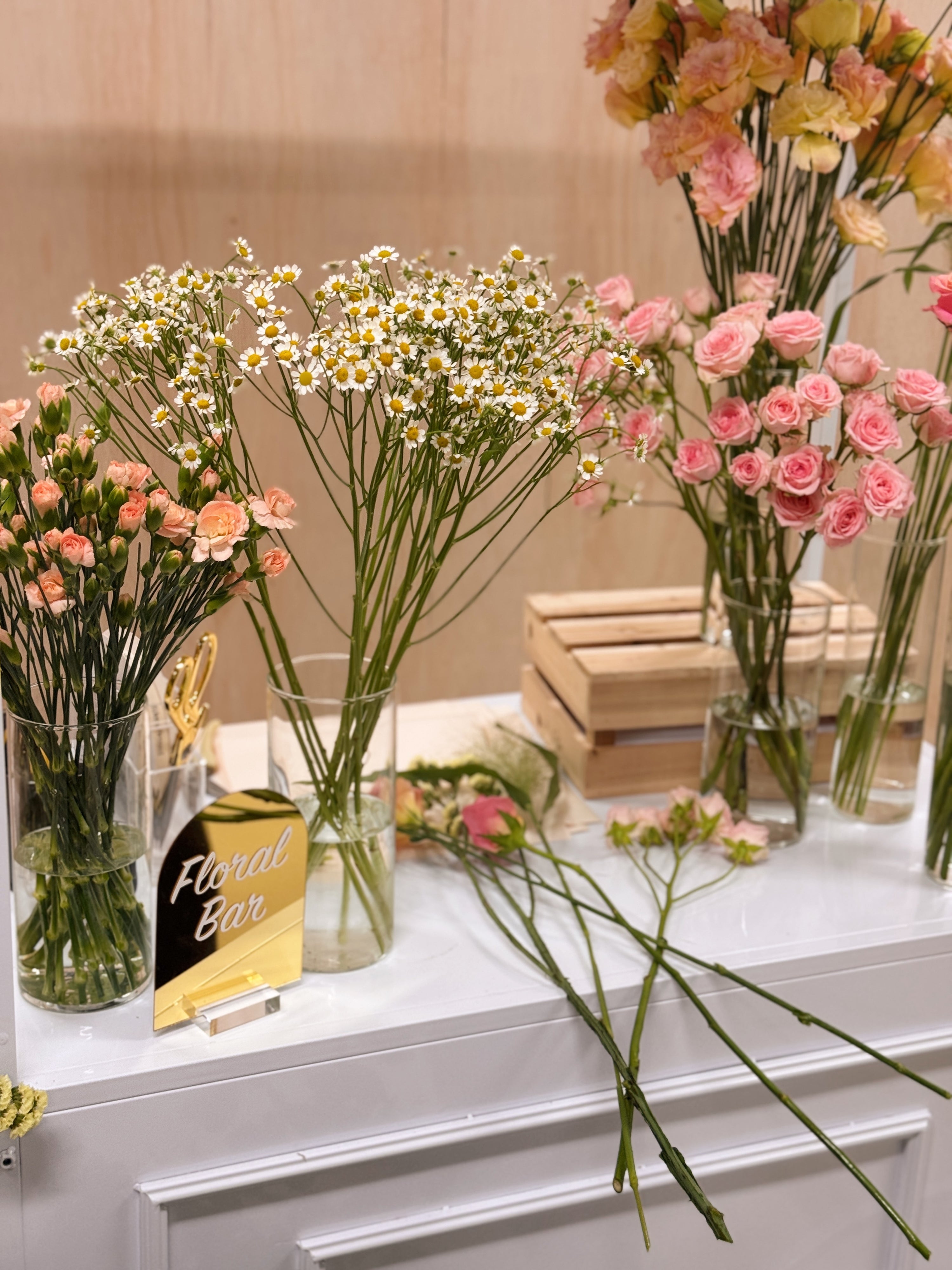 Bring in a floral bar cart to wow and impress guest with unique flowers and door gifts for product launch party. Perfect for wedding gifts, press events, pop-ups, bridal showers, birthday parties, corporate dinner and dance, and more!