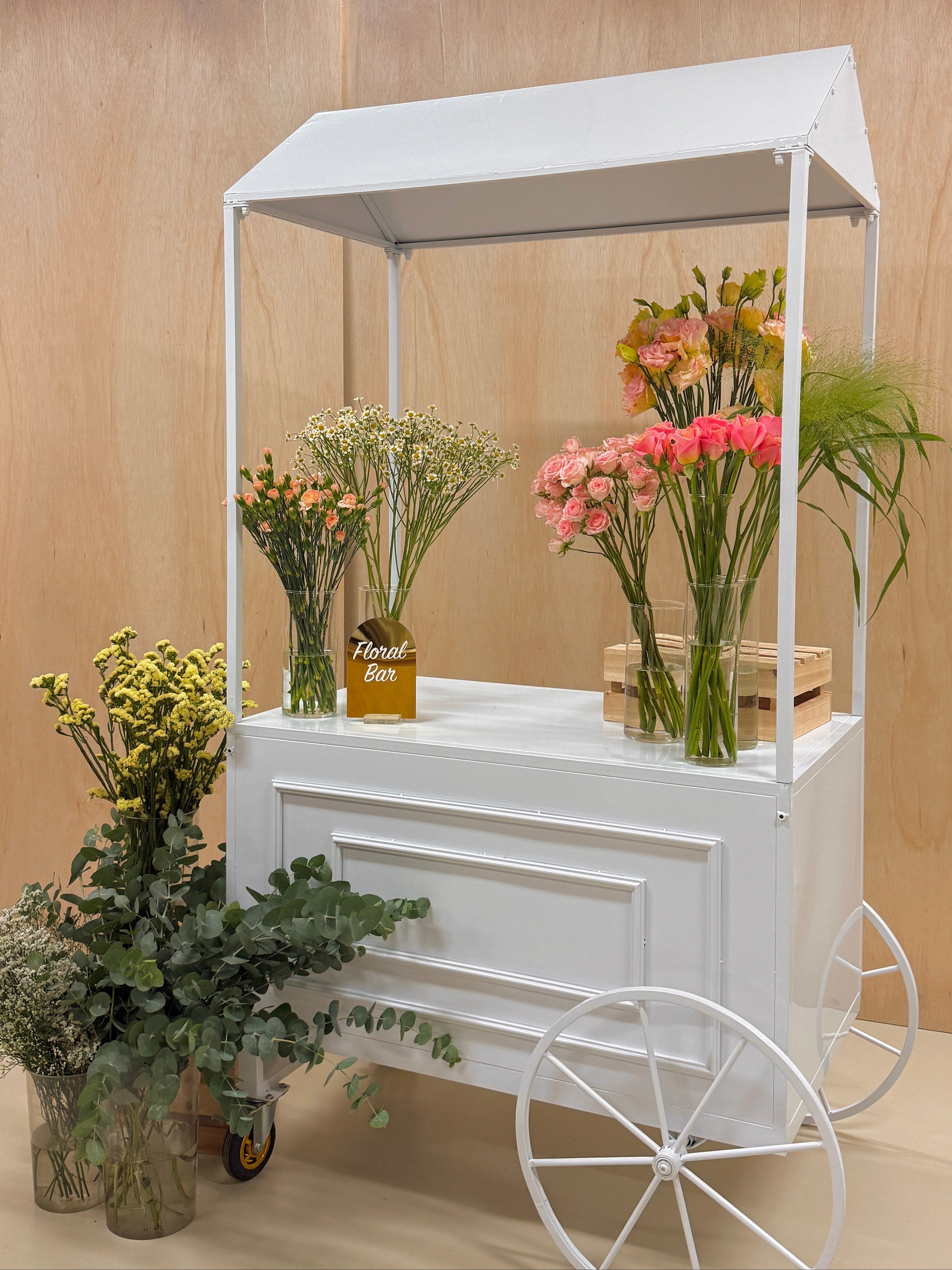 Set up a floral bar to wow and impress guest with unique flowers and door gifts for product launch party. Perfect for wedding gifts, press events, pop-ups, bridal showers, birthday parties, corporate dinner and dance, and more!