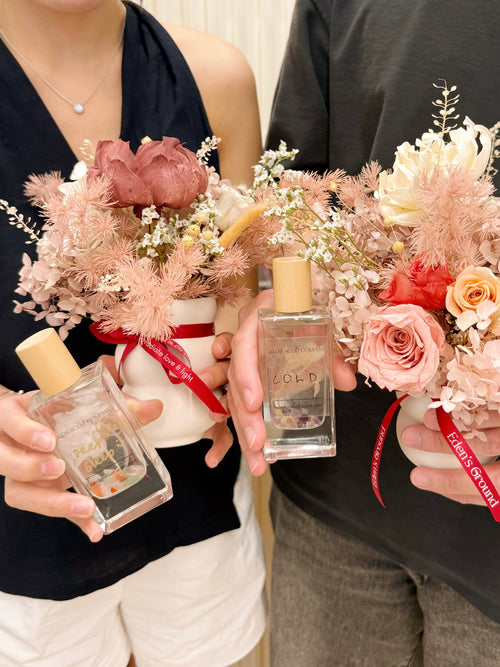 Bachelorette or birthday party, date night, weekend activity flower arranging and perfume room mist making workshop in Singapore. Create your own flower arrangement using a variety of preserved everlasting flowers, foliage and natural textures. Cosy size and intimate studio, it's the perfect couple activity or date idea to get into the mood of love.