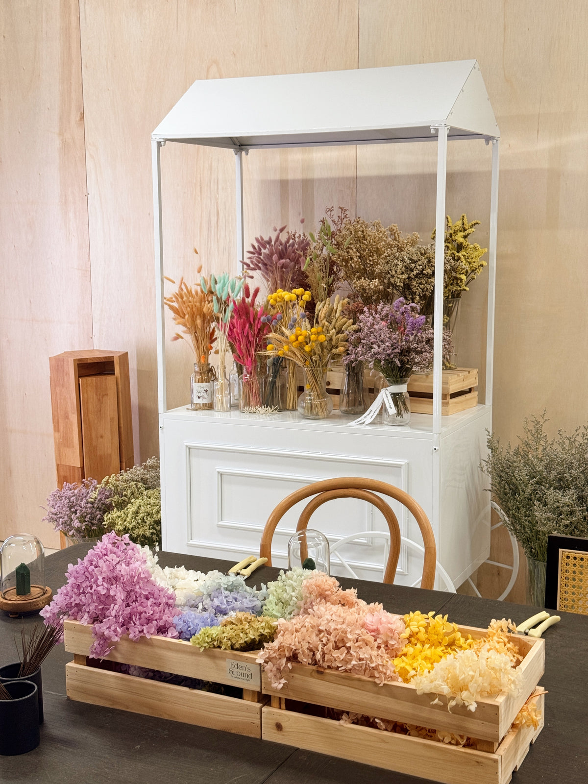 Spend a cosy hen's party with Eden’s Ground learning the art of preserved flowers and crafting your very own floral dome arrangement. 