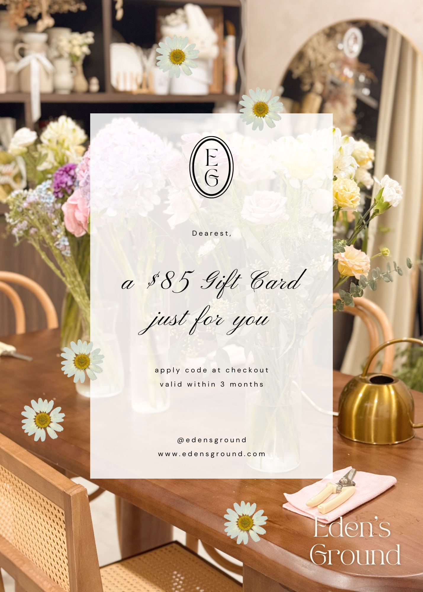 Give the gift of choice with our digital gift card, redeemable for fresh or preserved flowers, and floral workshops. A thoughtful surprise for any occasion.