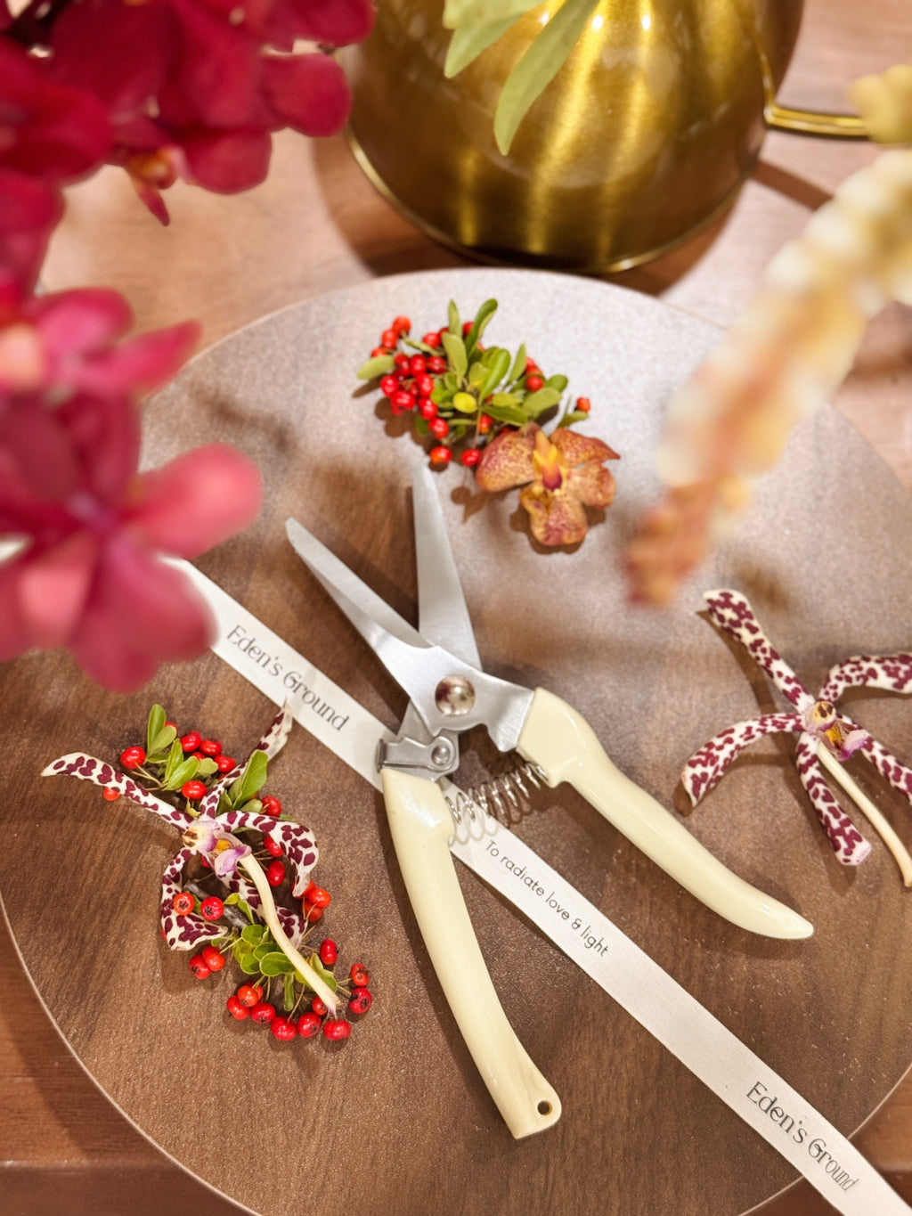 Florist cutter, suitable for flower arranging, gardening, trimming, pruning flowers etc. Available at Eden's Ground, a floral design boutique.