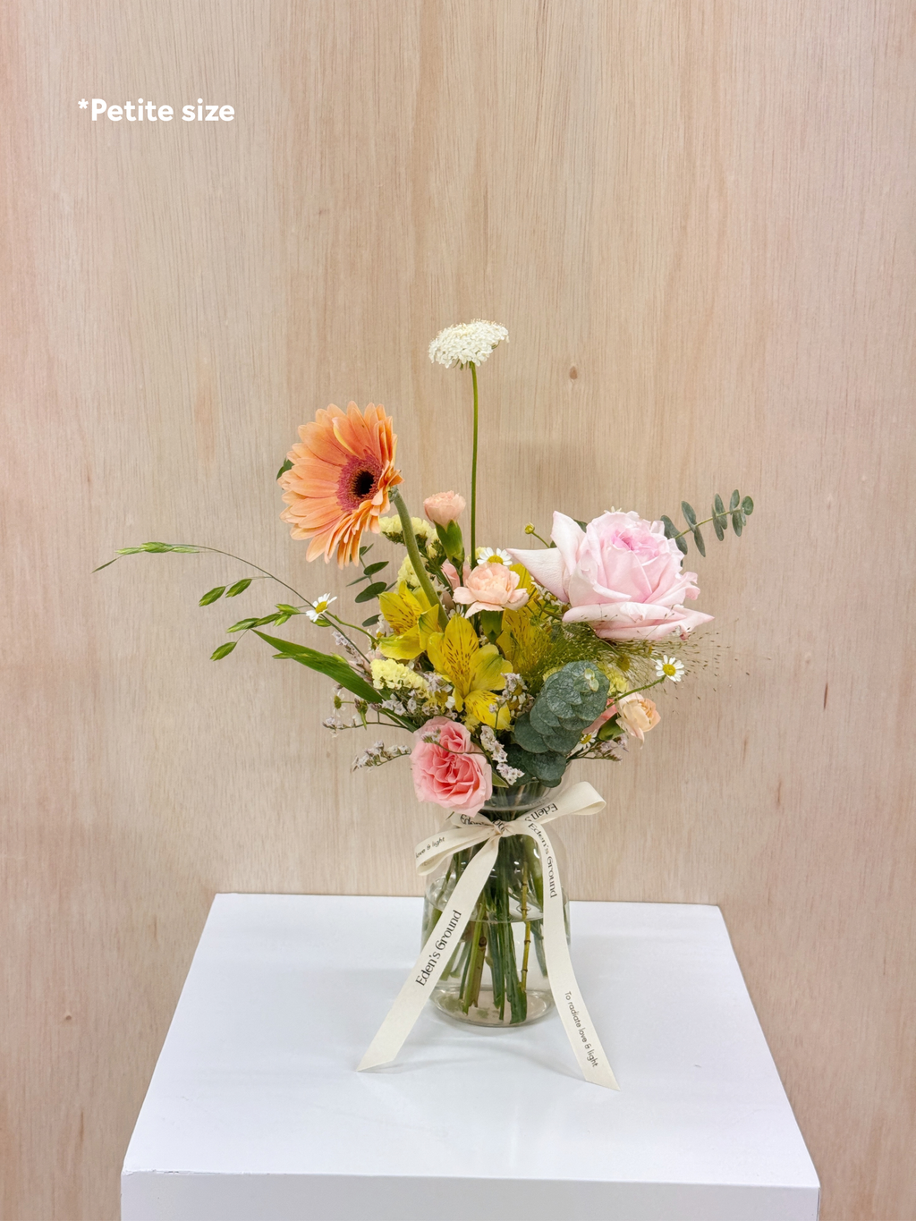 Floral arranging workshop for team bonding team, staff appreciation, or rewarding clients. A relaxing activity for the weekend, things to do for couples, build on your hobby for florist enthusiast in Singapore by Eden's Ground, a floral design studio.
