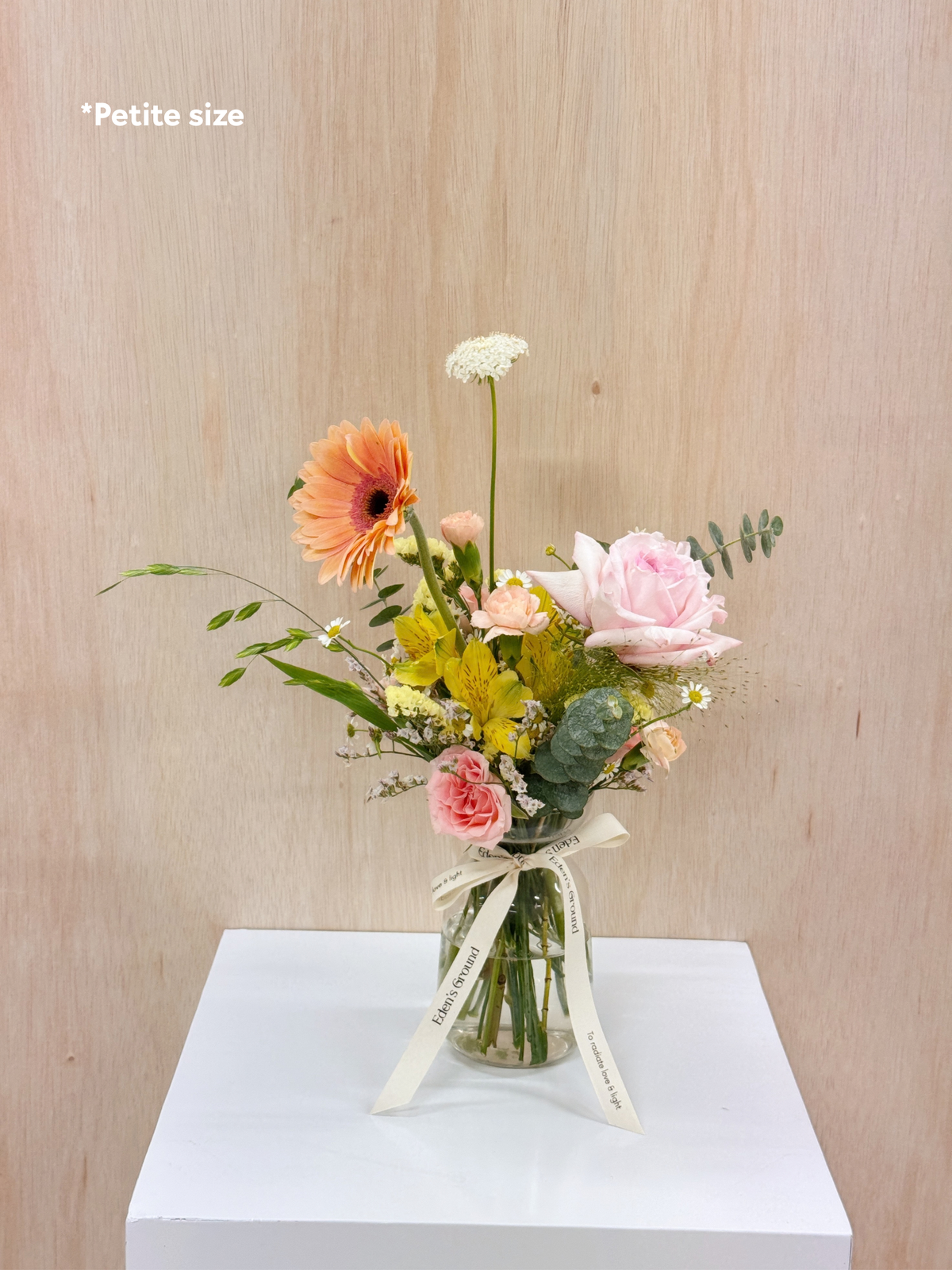 Floral arranging workshop for team bonding team, staff appreciation, or rewarding clients. A relaxing activity for the weekend, things to do for couples, build on your hobby for florist enthusiast in Singapore by Eden's Ground, a floral design studio.