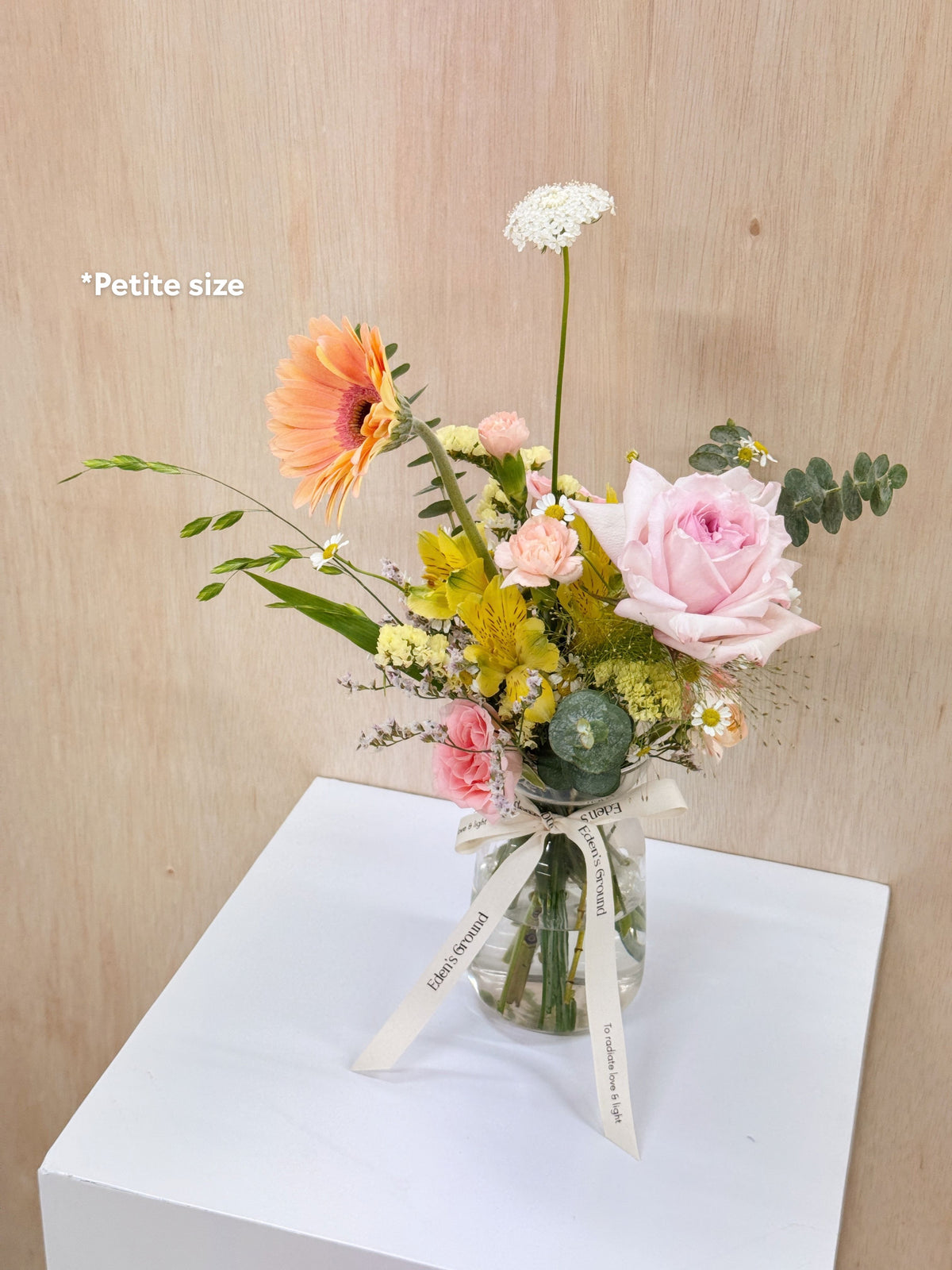 Floral arranging workshop for team bonding team, staff appreciation, or rewarding clients. A relaxing activity for the weekend, things to do for couples, build on your hobby for florist enthusiast in Singapore by Eden's Ground, a floral design studio.
