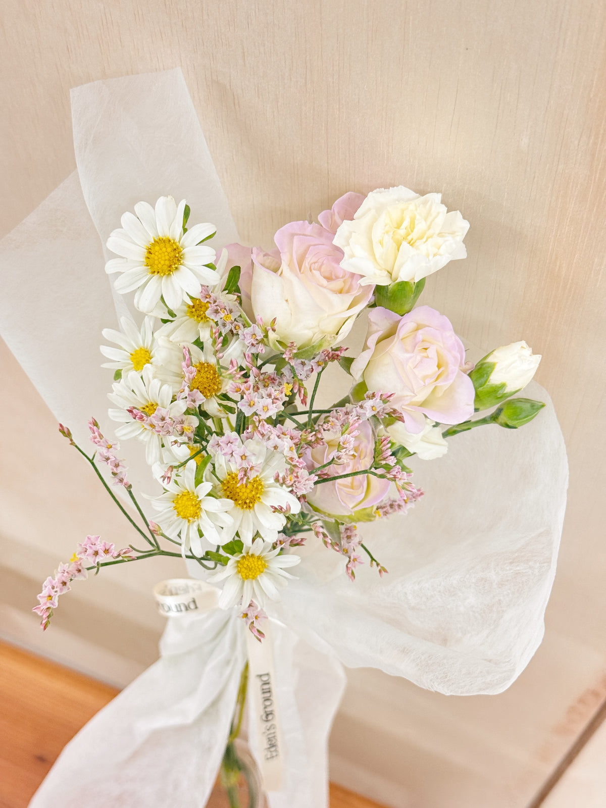 Loose bridal hair flowers for brides, thoughtfully selected to complement your wedding florals and hairstyle. Each set includes approximately3 to 5 stems of small flowers and foliage for easy styling and placement.