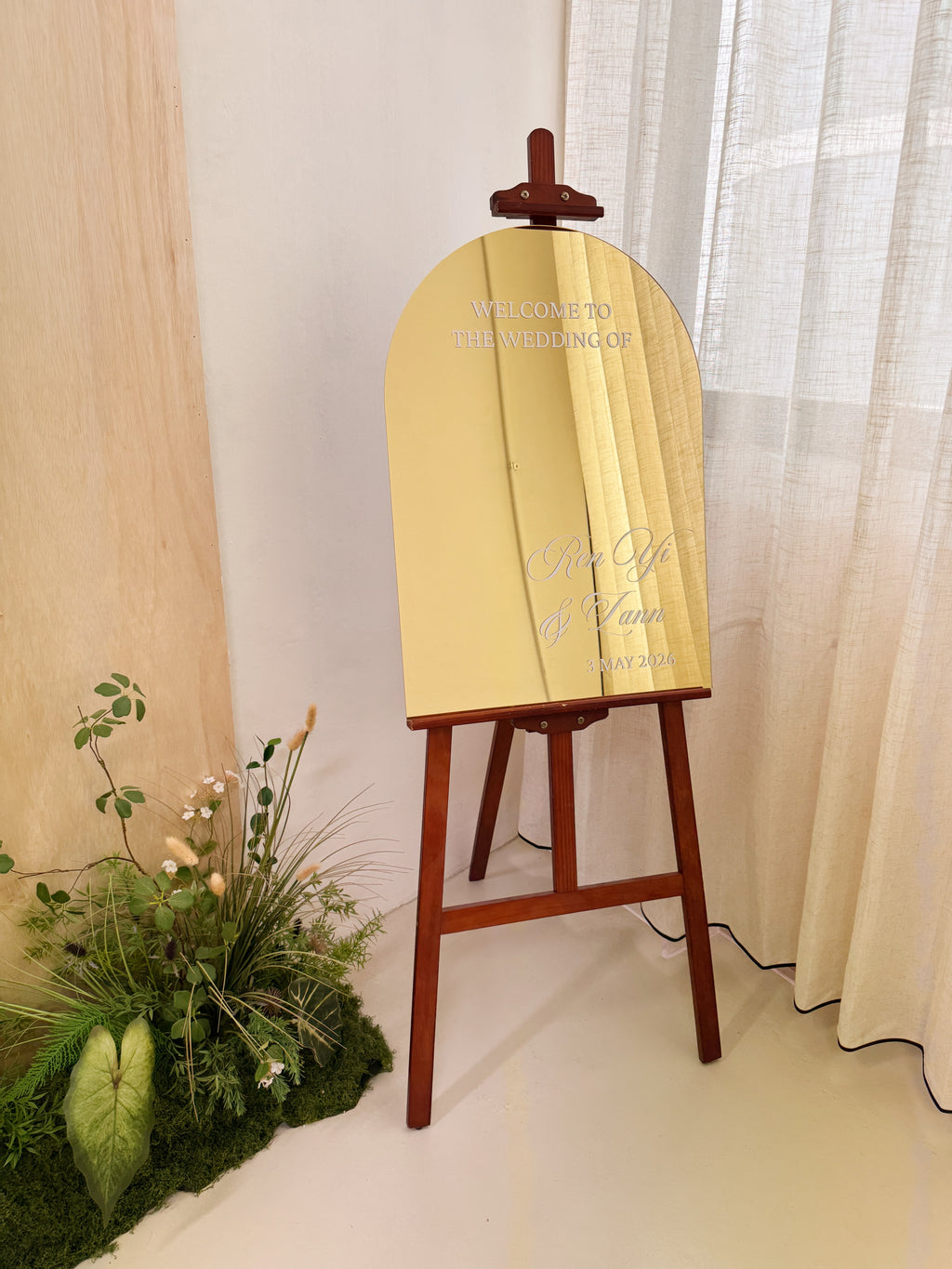 Customised elegant wedding and event gold mirror decor, as welcome sign with your names or seat assignment sign for your guests, rental by Eden's Ground.