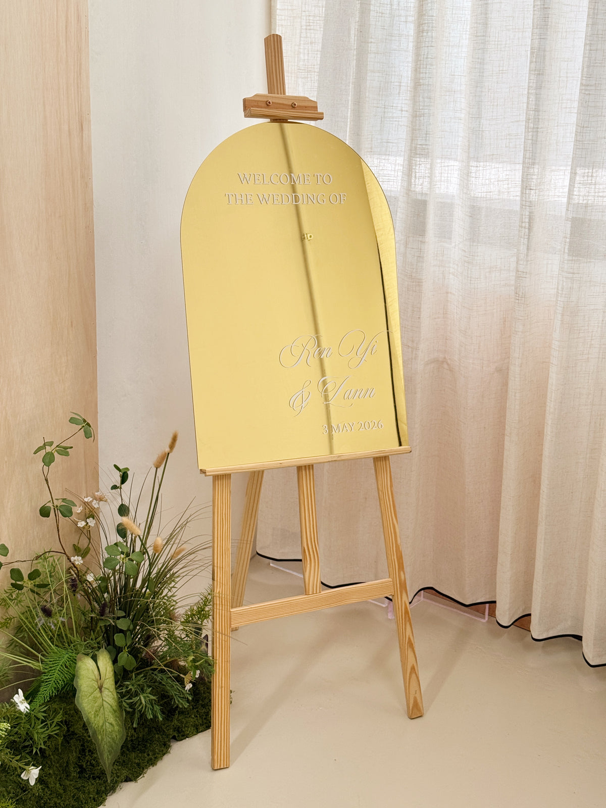 Customised elegant wedding and event gold mirror decor, as welcome sign with your names or seat assignment sign for your guests, rental by Eden's Ground.