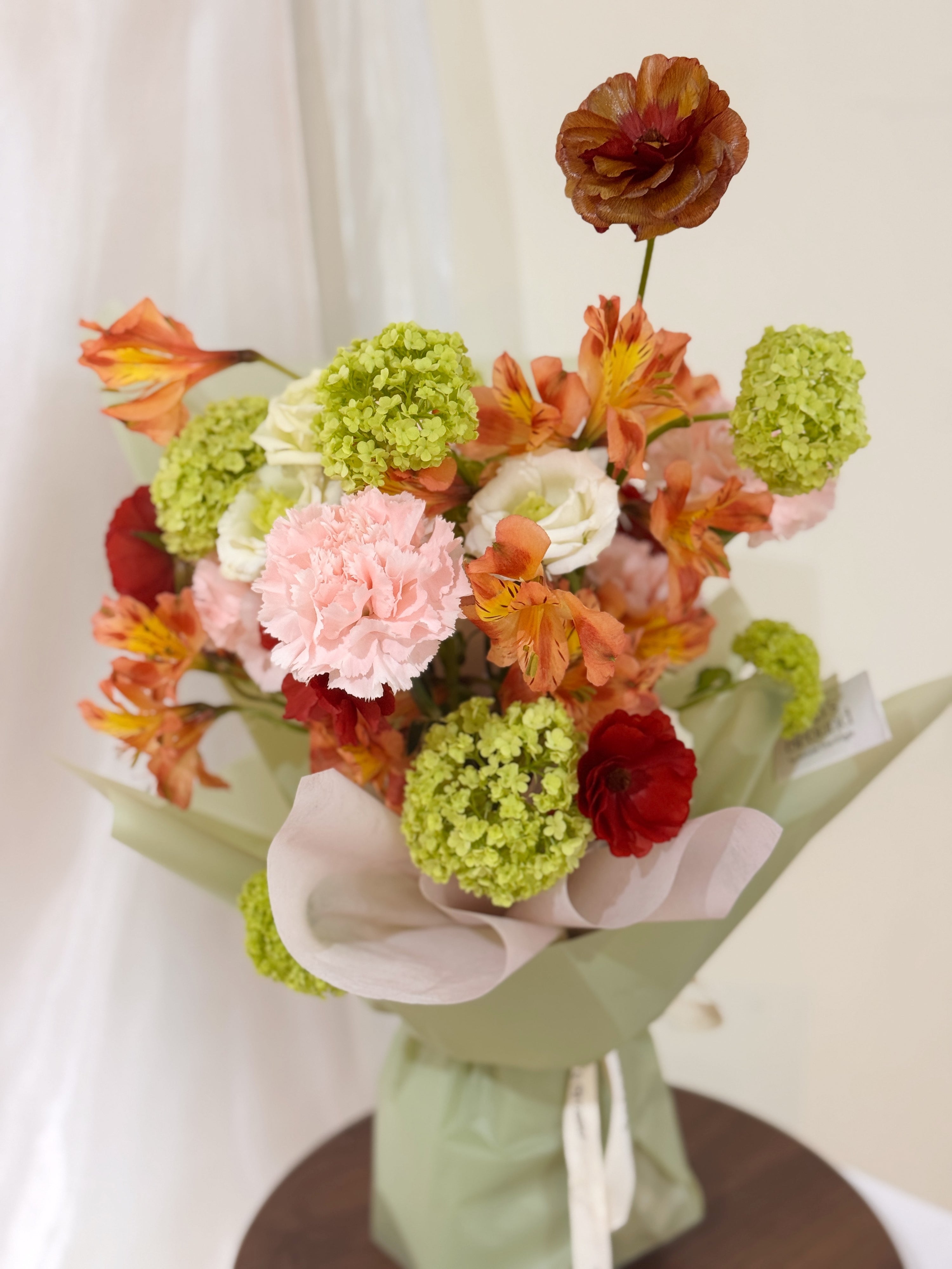 Fresh flower bouquet of the week, curated with seasonal blooms freshly sourced by Eden’s Ground in Singapore. A fuss free ready to pick up option available with free delivery for orders above $150.