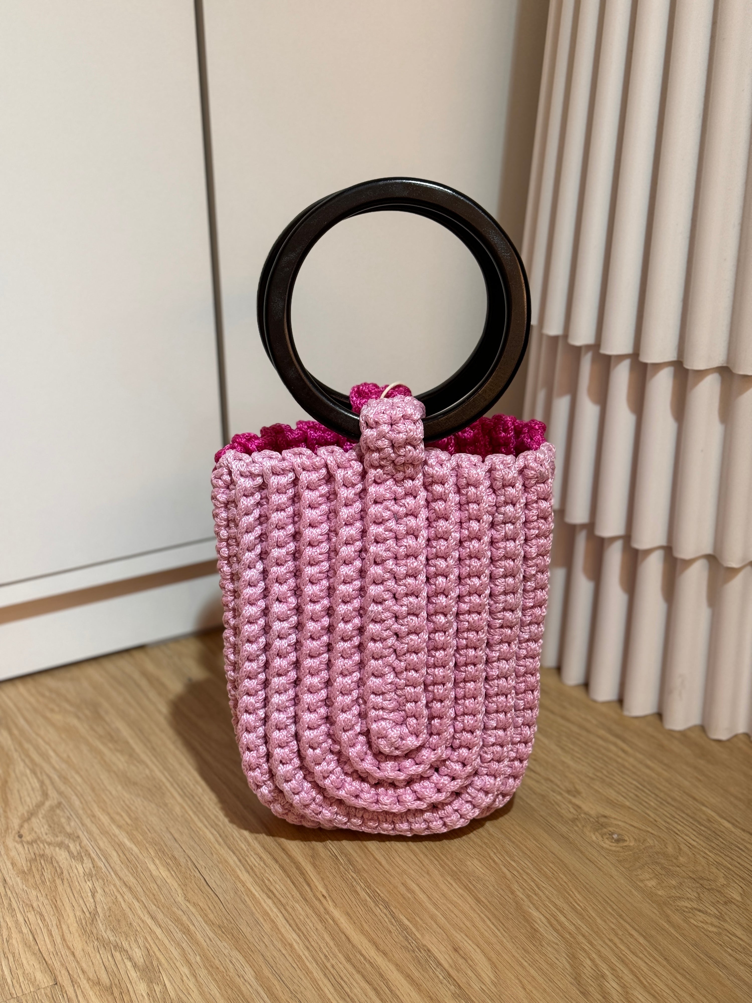 Crochet U Tote in Barbie and Baby Pink