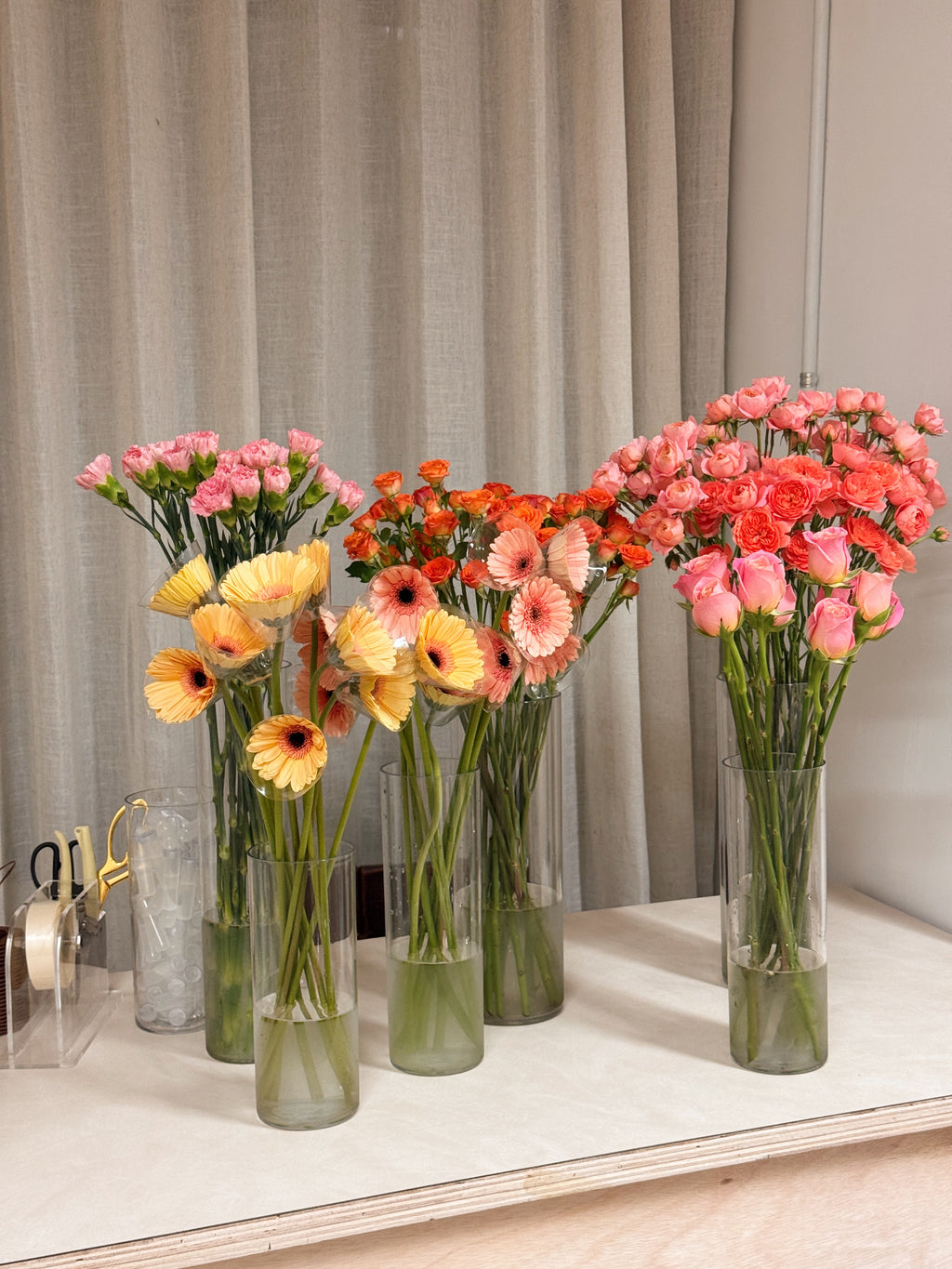 Set up a floral bar to wow and impress guest with unique flowers and door gifts for product launch party. Perfect for wedding gifts, press events, pop-ups, bridal showers, birthday parties, corporate dinner and dance, and more!