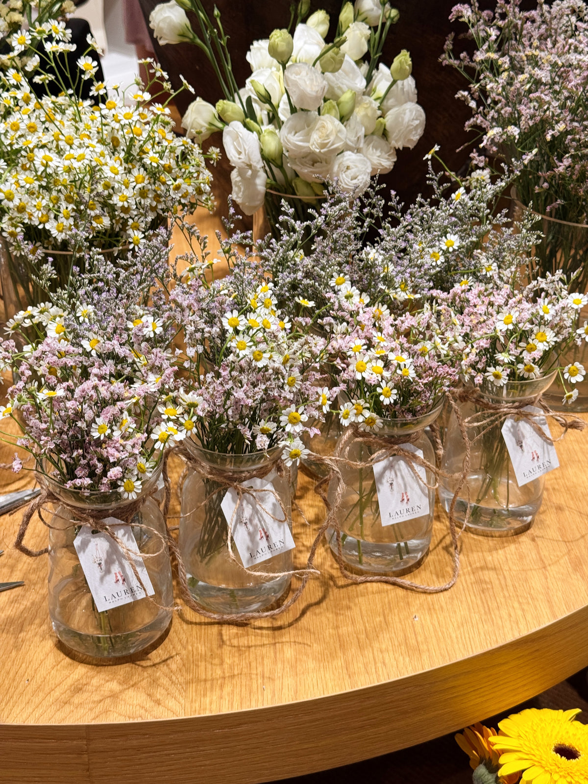 Set up a floral bar to wow and impress guest with unique flowers and door gifts for product launch party. Perfect for wedding gifts, press events, pop-ups, bridal showers, birthday parties, corporate dinner and dance, and more!