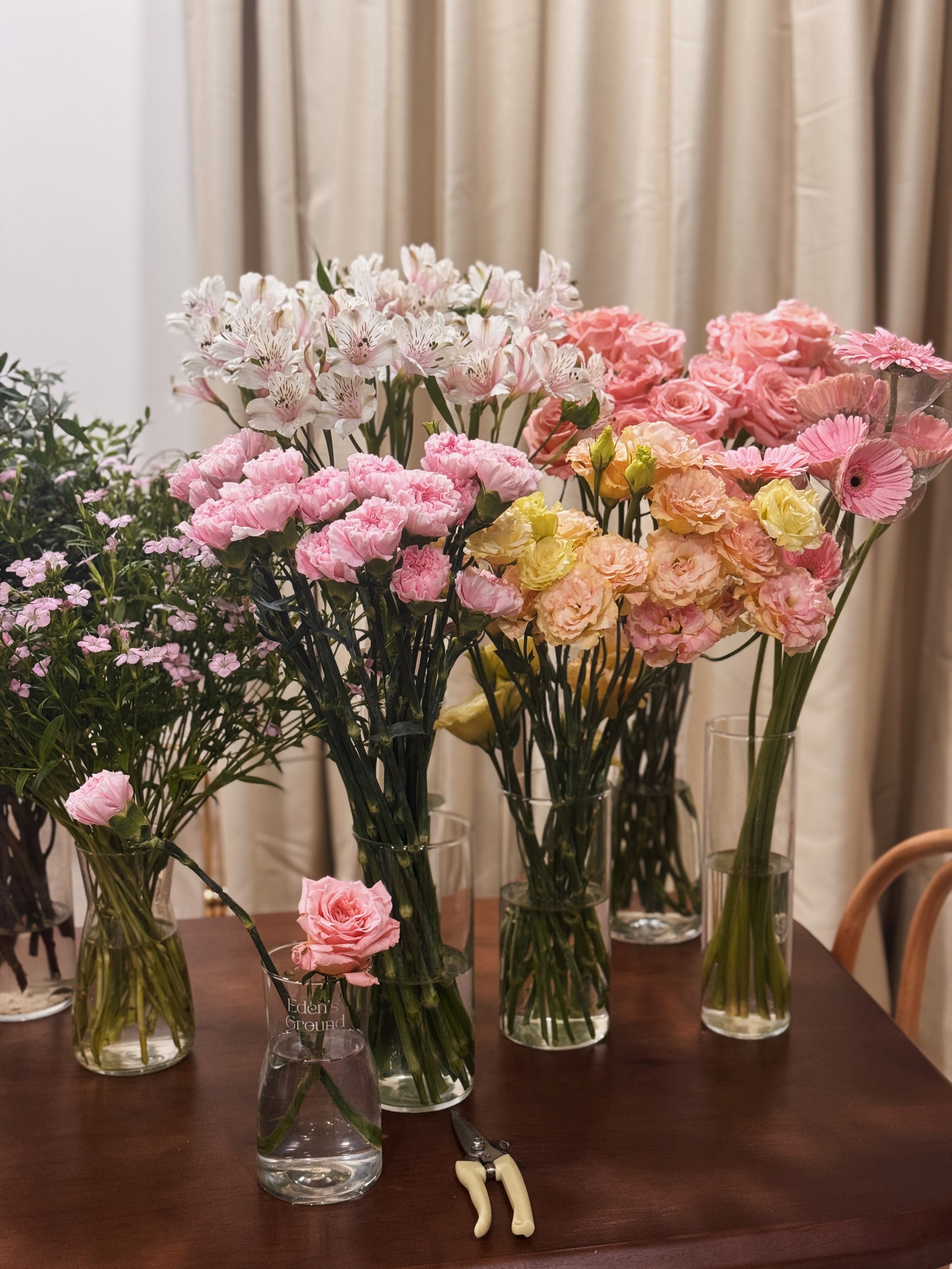 Celebrate Mother’s Day 2025 with a fresh flower vase arrangement workshop by Eden’s Ground, hosted by NTU Alumni Club.