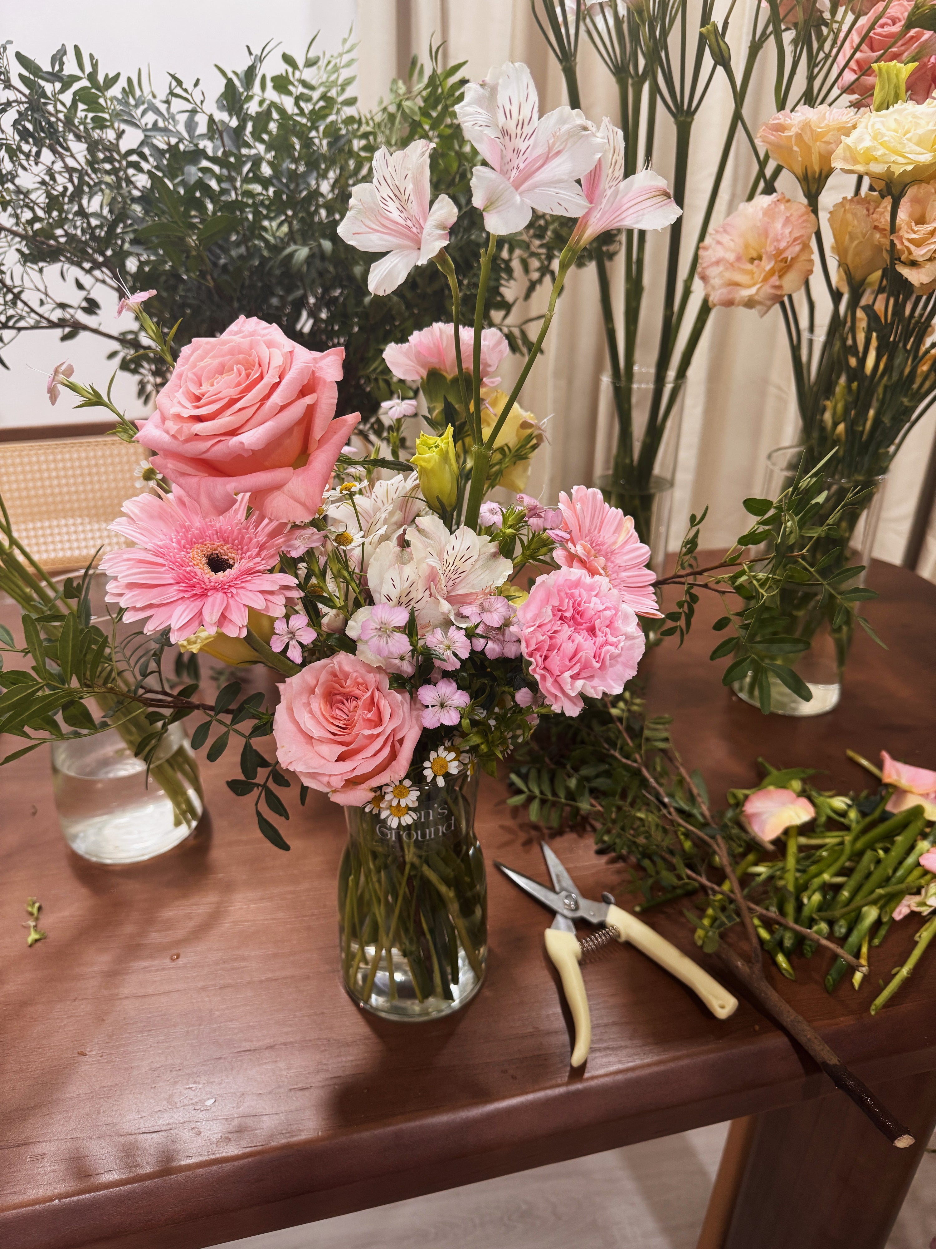 Celebrate Mother’s Day 2025 with a fresh flower vase arrangement workshop by Eden’s Ground, hosted by NTU Alumni Club.