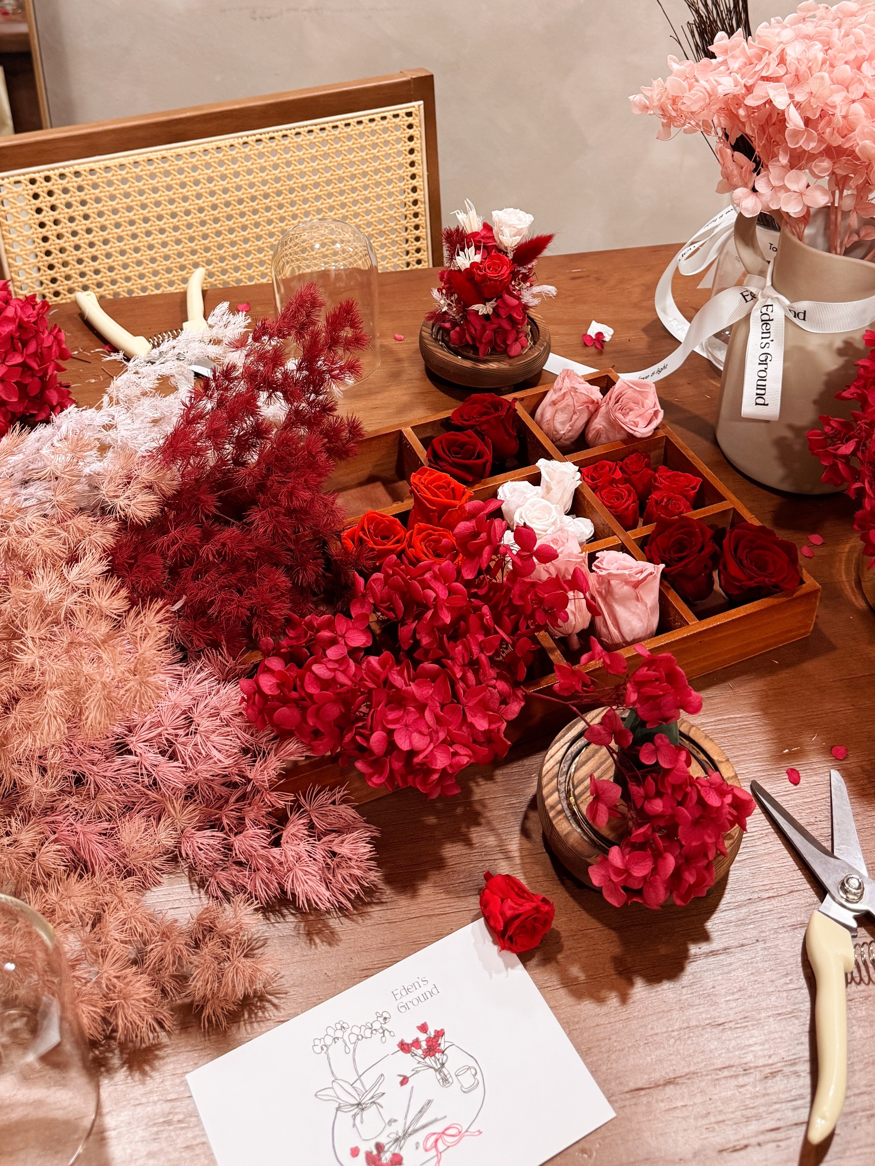 Floral arranging workshop for to celebrate Singapore SG60 national day. For team bonding, staff appreciation, or rewarding clients. A relaxing activity for the weekend, things to do for couples, build on your hobby for florist enthusiast in Singapore by Eden's Ground, a floral design studio.