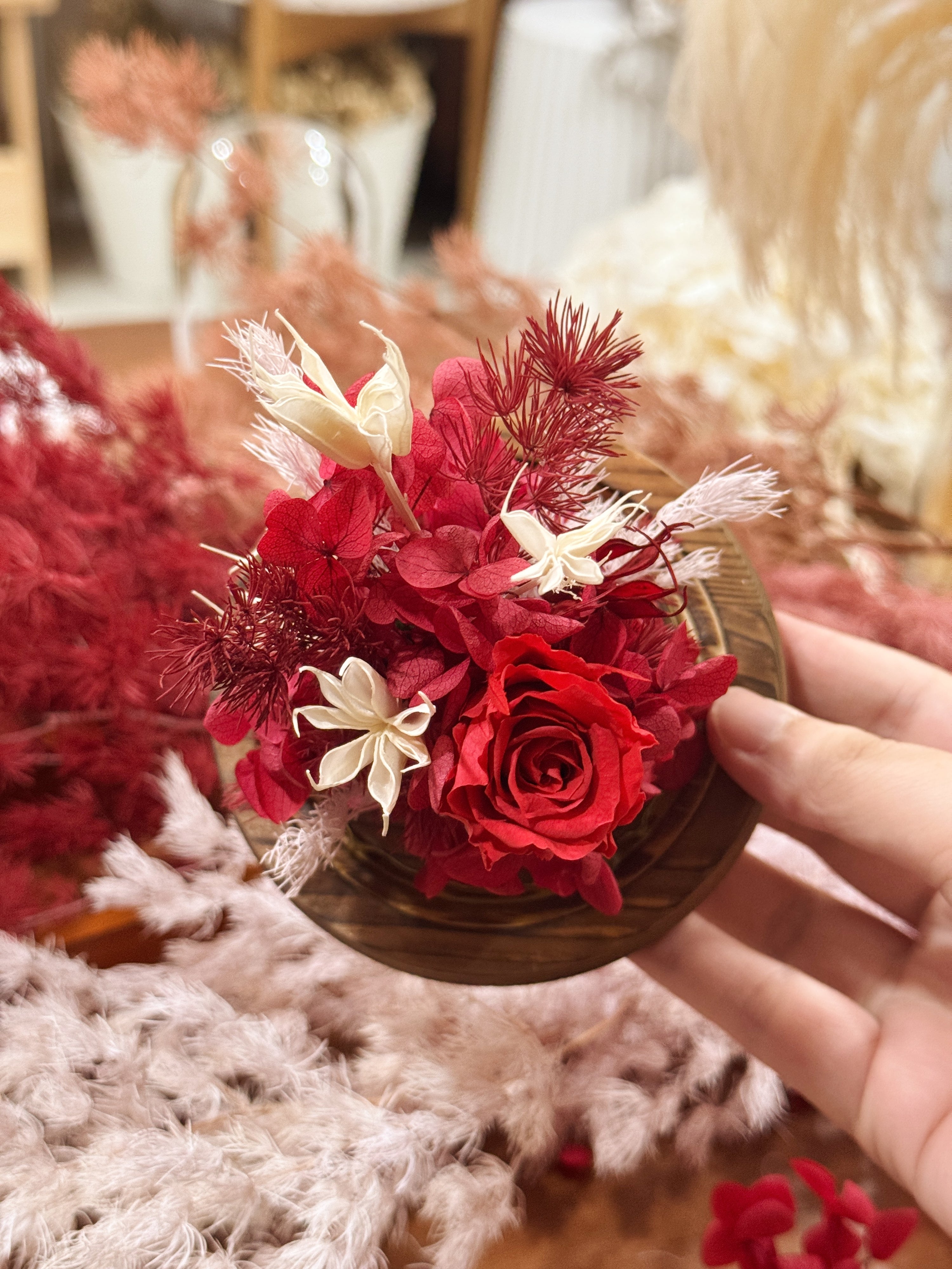 Floral arranging workshop for to celebrate Singapore SG60 national day. For team bonding, staff appreciation, or rewarding clients. A relaxing activity for the weekend, things to do for couples, build on your hobby for florist enthusiast in Singapore by Eden's Ground, a floral design studio.