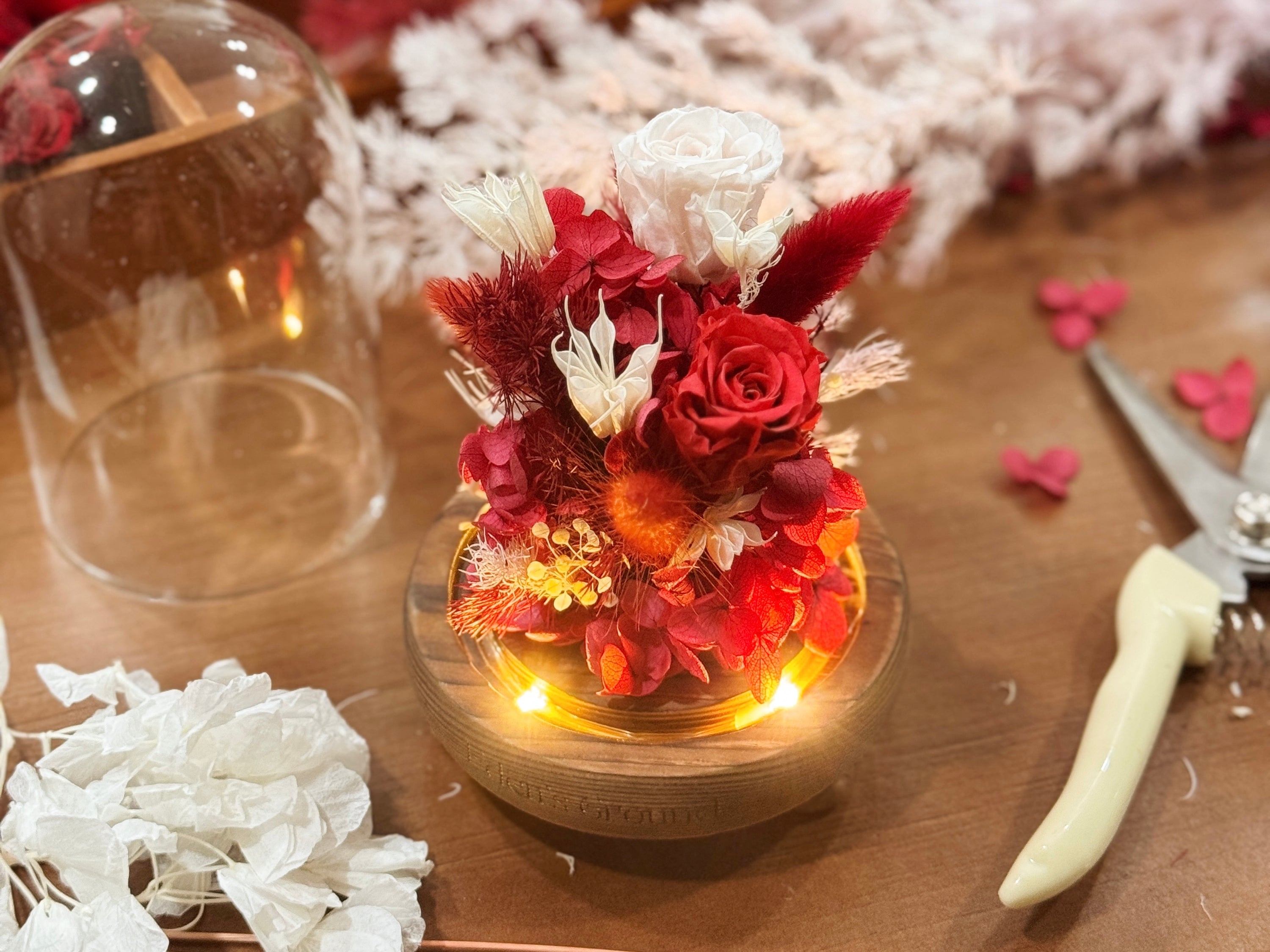 Things to do for SG60 National day promotion, flower arrangement workshop for $60, (exclusive). Using preserved and dried flowers in red and white, make unique dome arrangements with lights, perfect as a night light. By Eden's Ground, a floral design boutique at Joo Chiat.