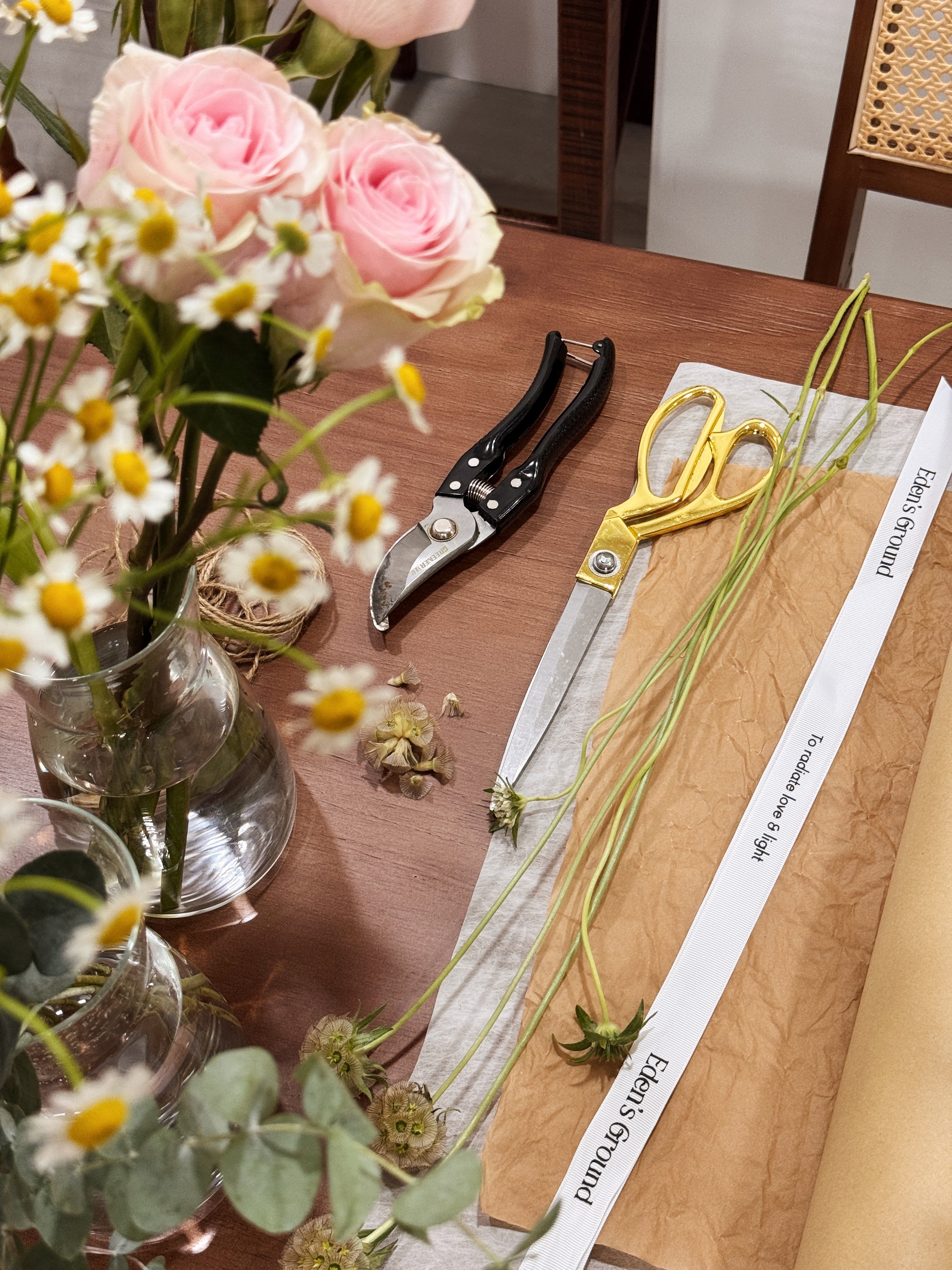 Floral arranging workshop for team bonding team, staff appreciation, or rewarding clients. A relaxing activity for the weekend, things to do for couples, build on your hobby for florist enthusiast in Singapore by Eden's Ground, a floral design studio.