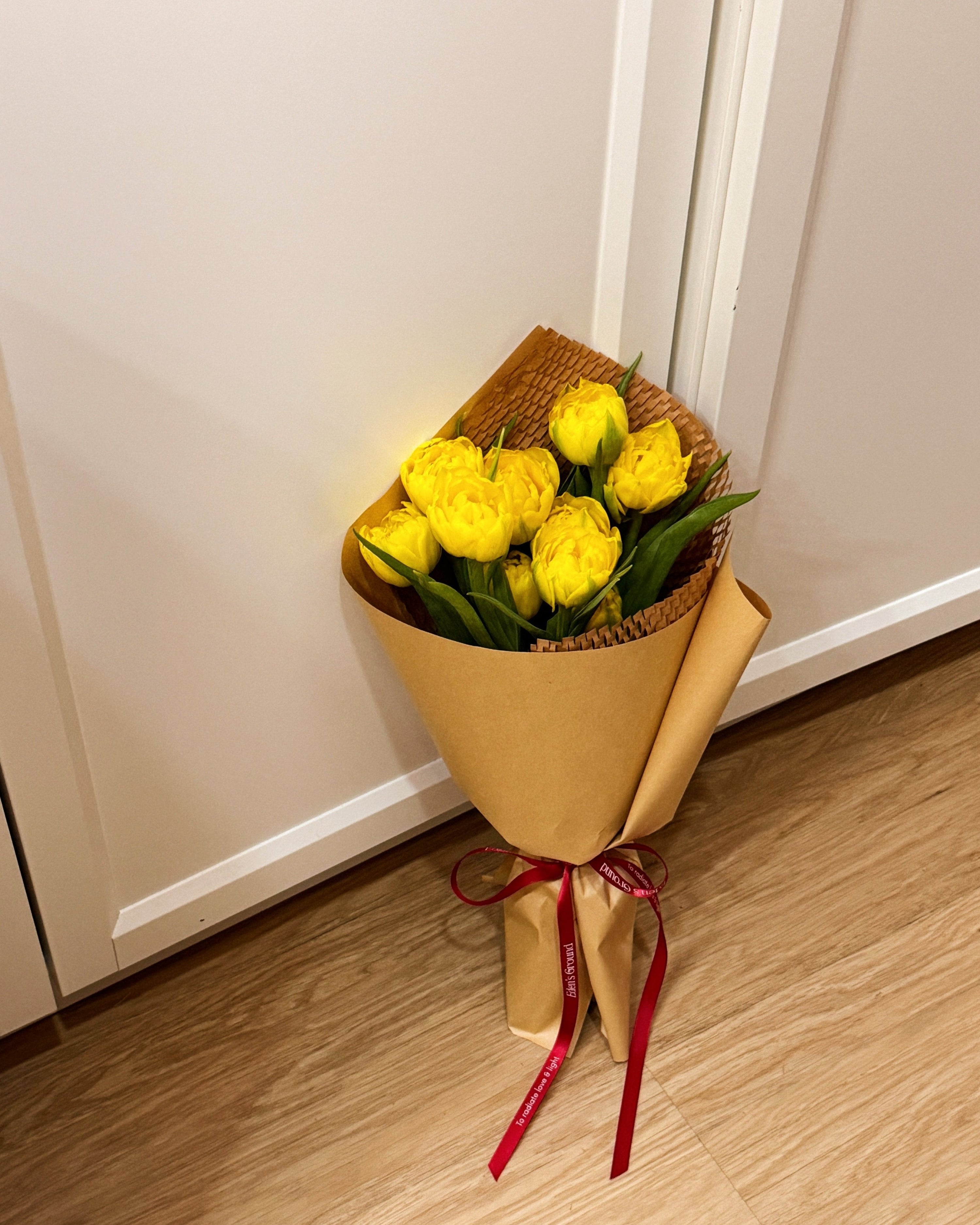 Yellow cheerful happy Tulips bouquet Floral arrangements Singapore Florist SG Birthday flowers
Anniversary Surprise Get well soon Cheer up I love you Romantic floral Sweet Flower delivery Free delivery Wedding gifts Custom bespoke