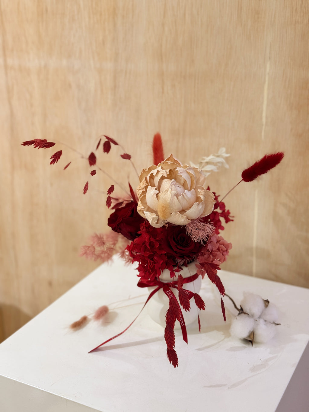 Valentine's Day Flower Arranging Workshop in Singapore. Create your own flower arrangement using a variety of preserved everlasting flowers, foliage and natural textures. Cosy size and intimate studio, it's the perfect couple activity or date idea to get into the mood of love.