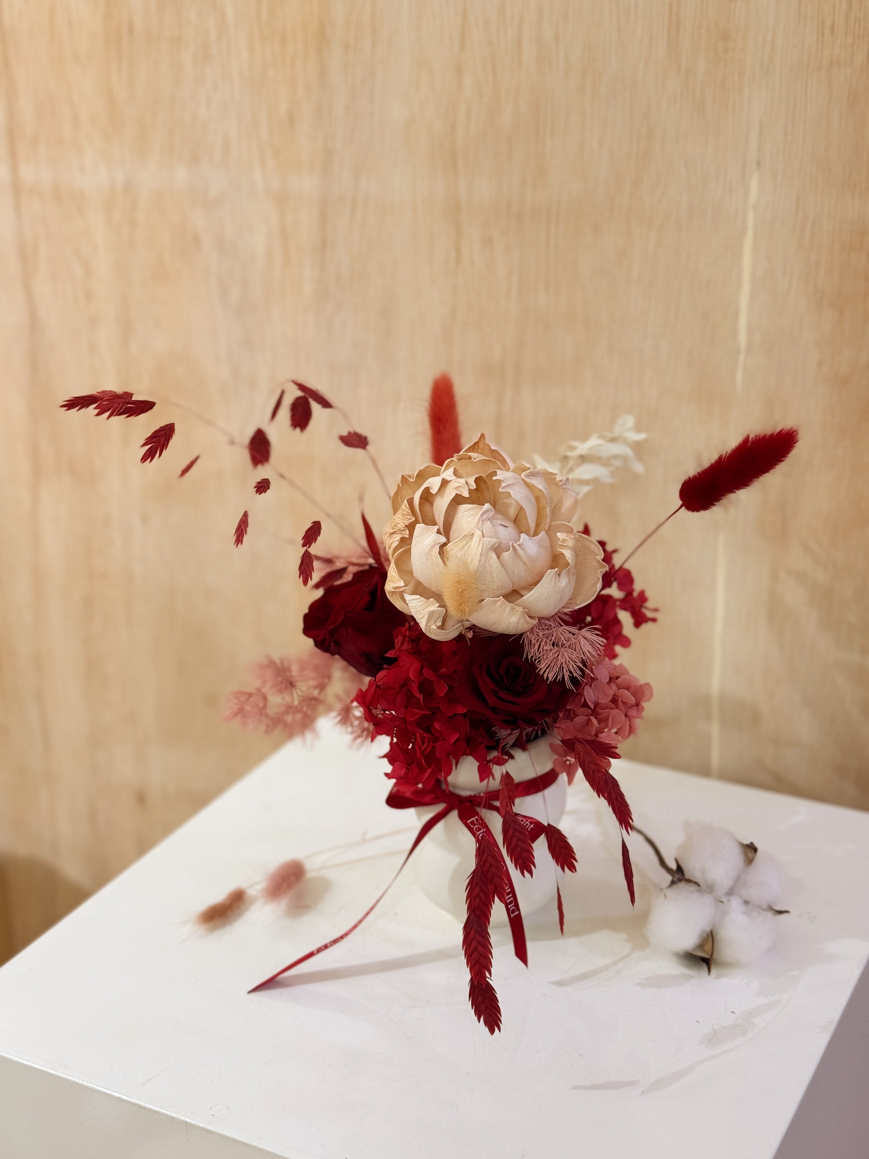 Valentine's Day Flower Arranging Workshop in Singapore. Create your own flower arrangement using a variety of preserved everlasting flowers, foliage and natural textures. Cosy size and intimate studio, it's the perfect couple activity or date idea to get into the mood of love.