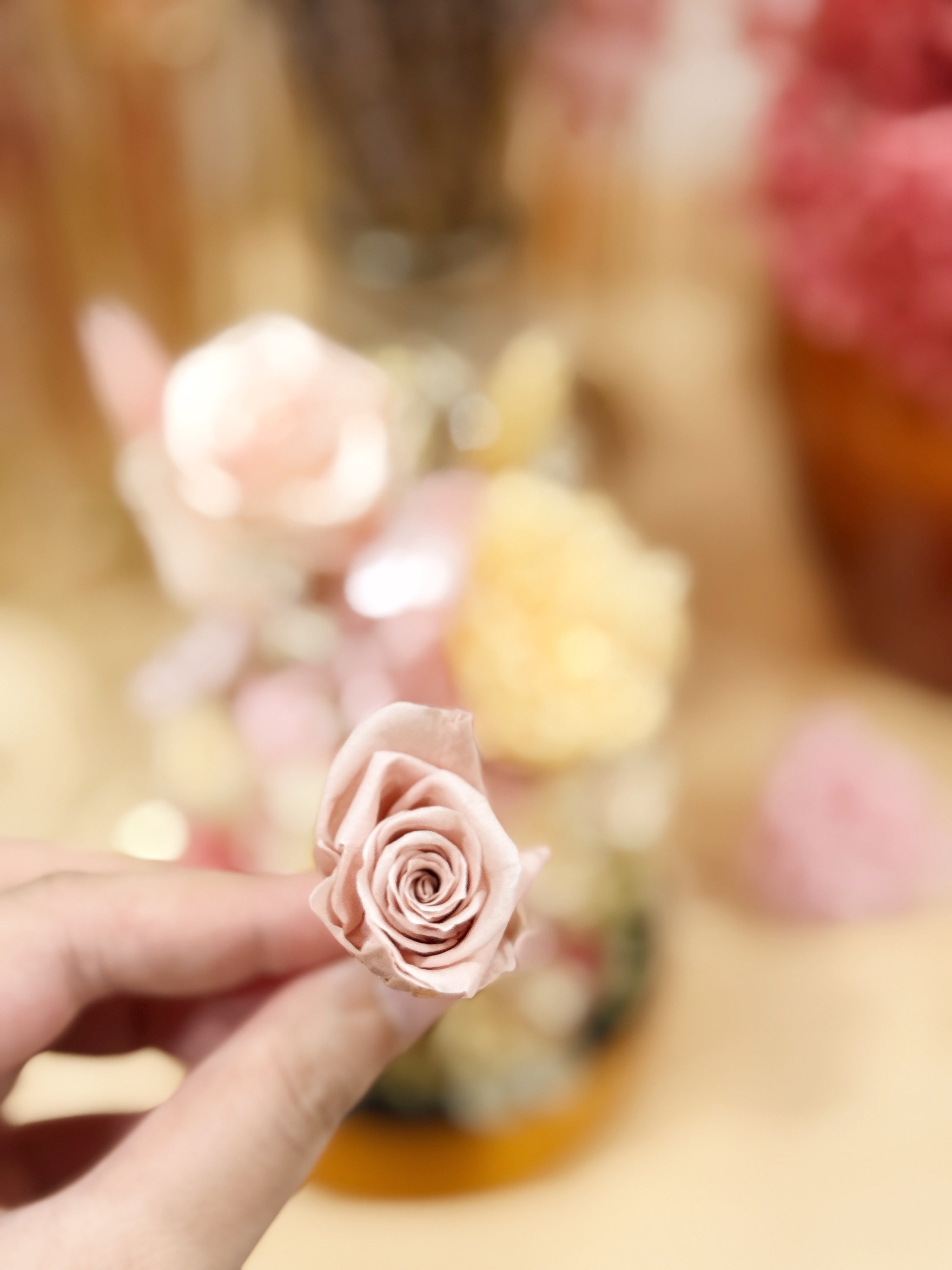 Valentine's Day Flower Arranging Workshop in Singapore. Create your own flower arrangement using a variety of preserved everlasting flowers, foliage and natural textures. Cosy size and intimate studio, it's the perfect couple activity or date idea to get into the mood of love.