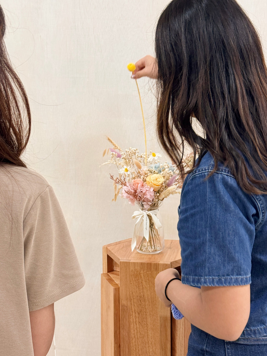 A preserved and dried flower vase arrangement workshop, in soft green and neutral tones. Guided by Eden's Ground, a floral design boutique.