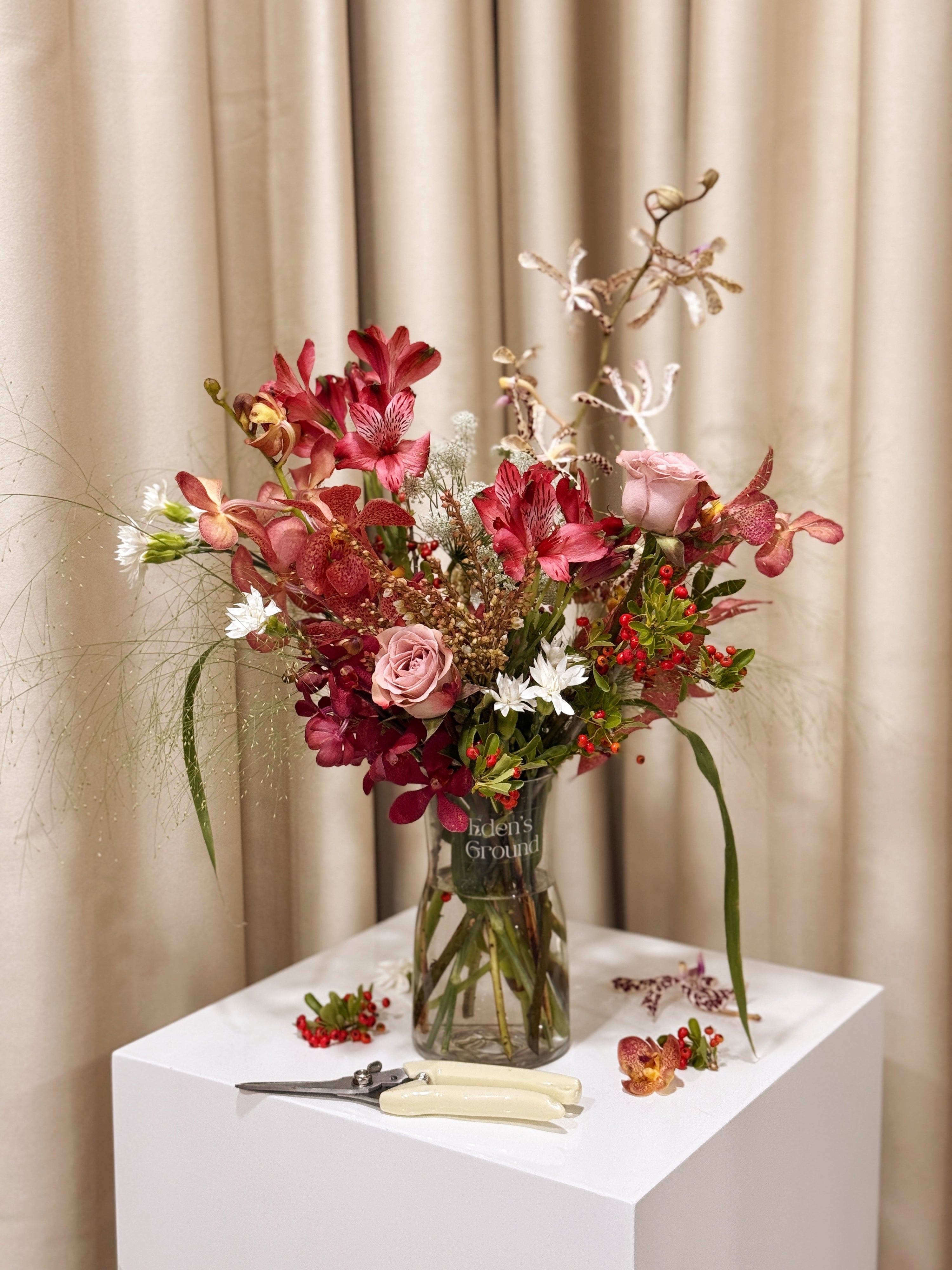 Floral arranging workshop for team bonding team, staff appreciation, or rewarding clients. A relaxing activity for the weekend, things to do for couples, build on your hobby for florist enthusiast in Singapore by Eden's Ground, a floral design studio.