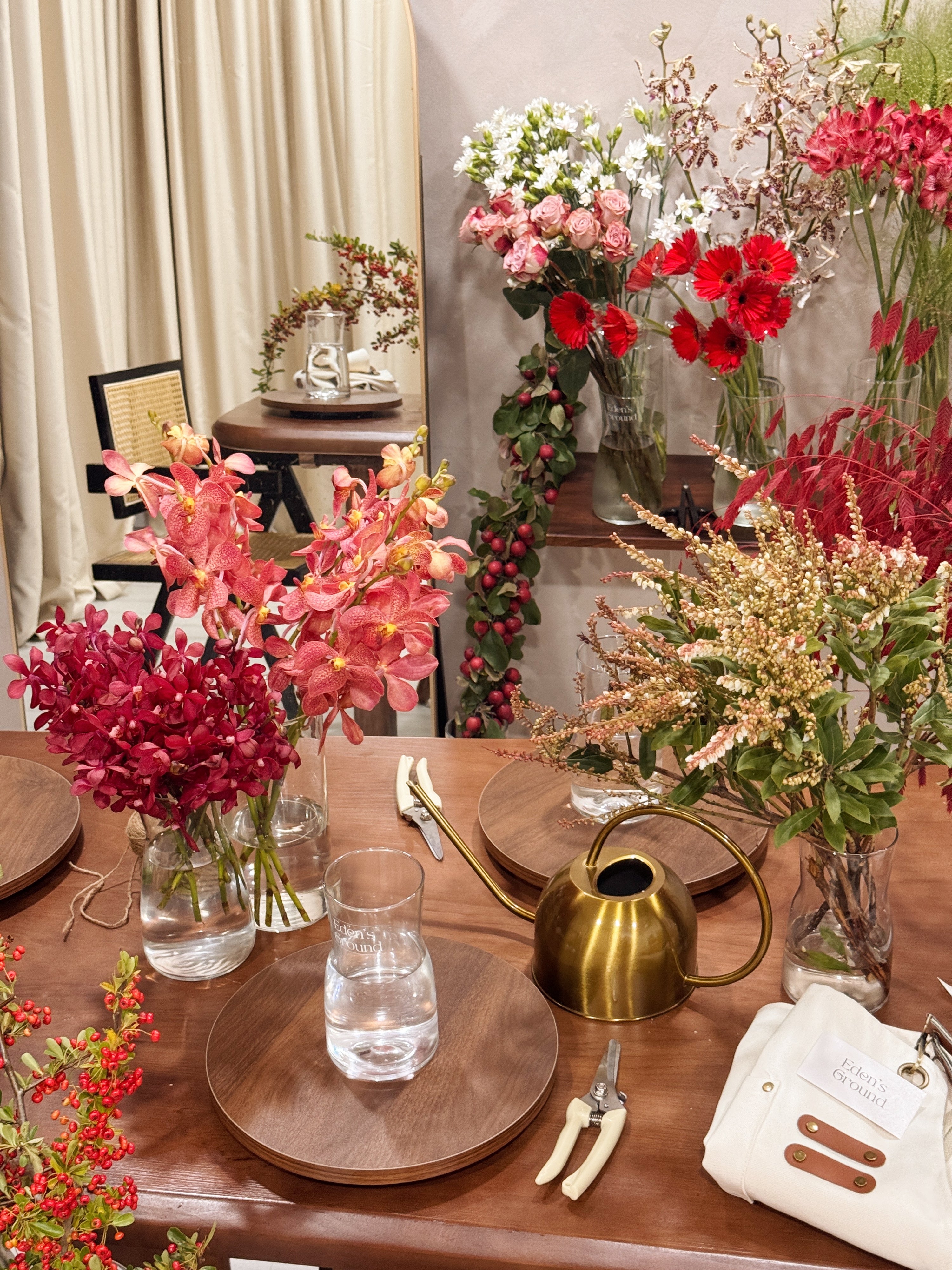 Floral arranging workshop for team bonding team, staff appreciation, or rewarding clients. A relaxing activity for the weekend, things to do for couples, build on your hobby for florist enthusiast in Singapore by Eden's Ground, a floral design studio.