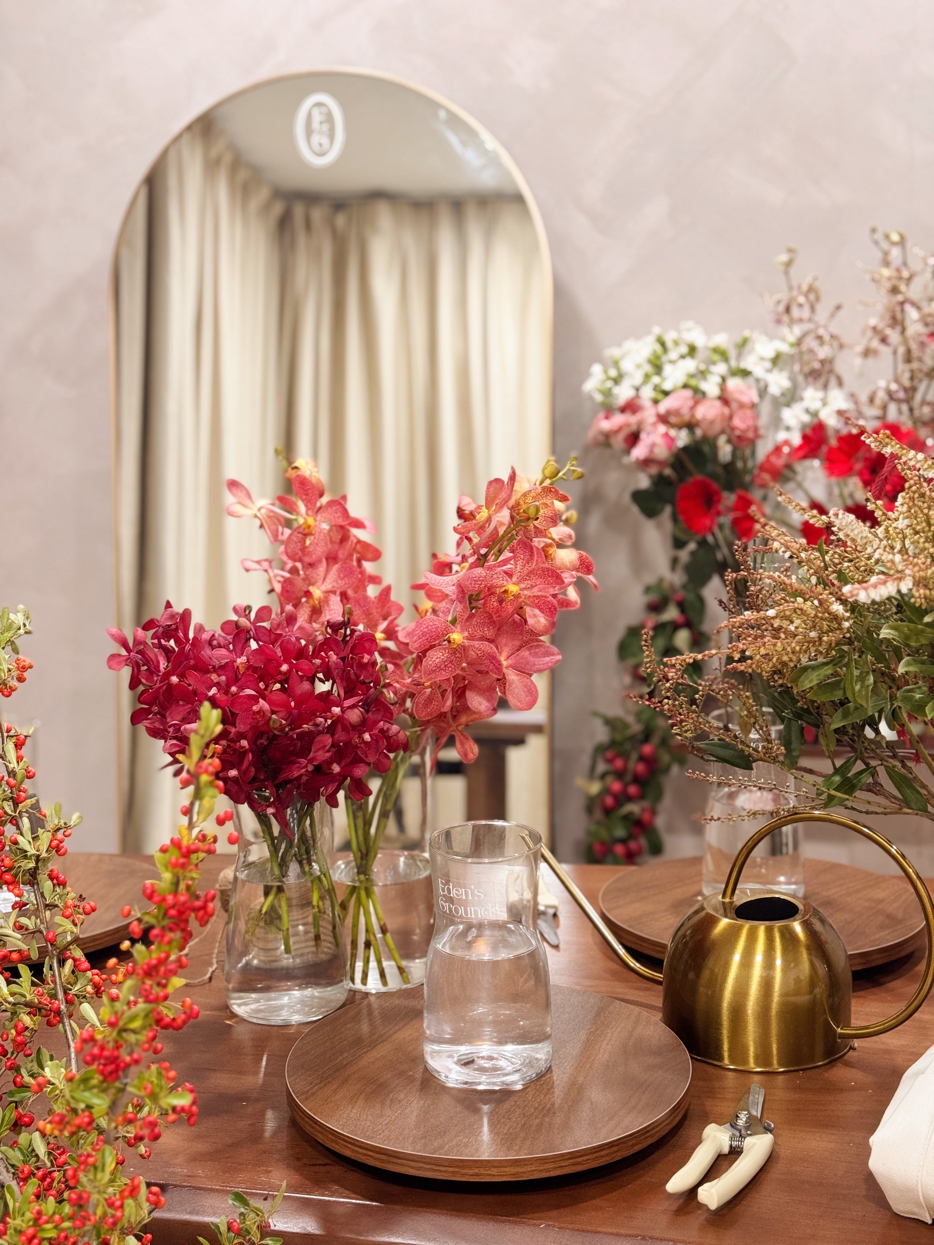 Floral arranging workshop for team bonding team, staff appreciation, or rewarding clients. A relaxing activity for the weekend, things to do for couples, build on your hobby for florist enthusiast in Singapore by Eden's Ground, a floral design studio.