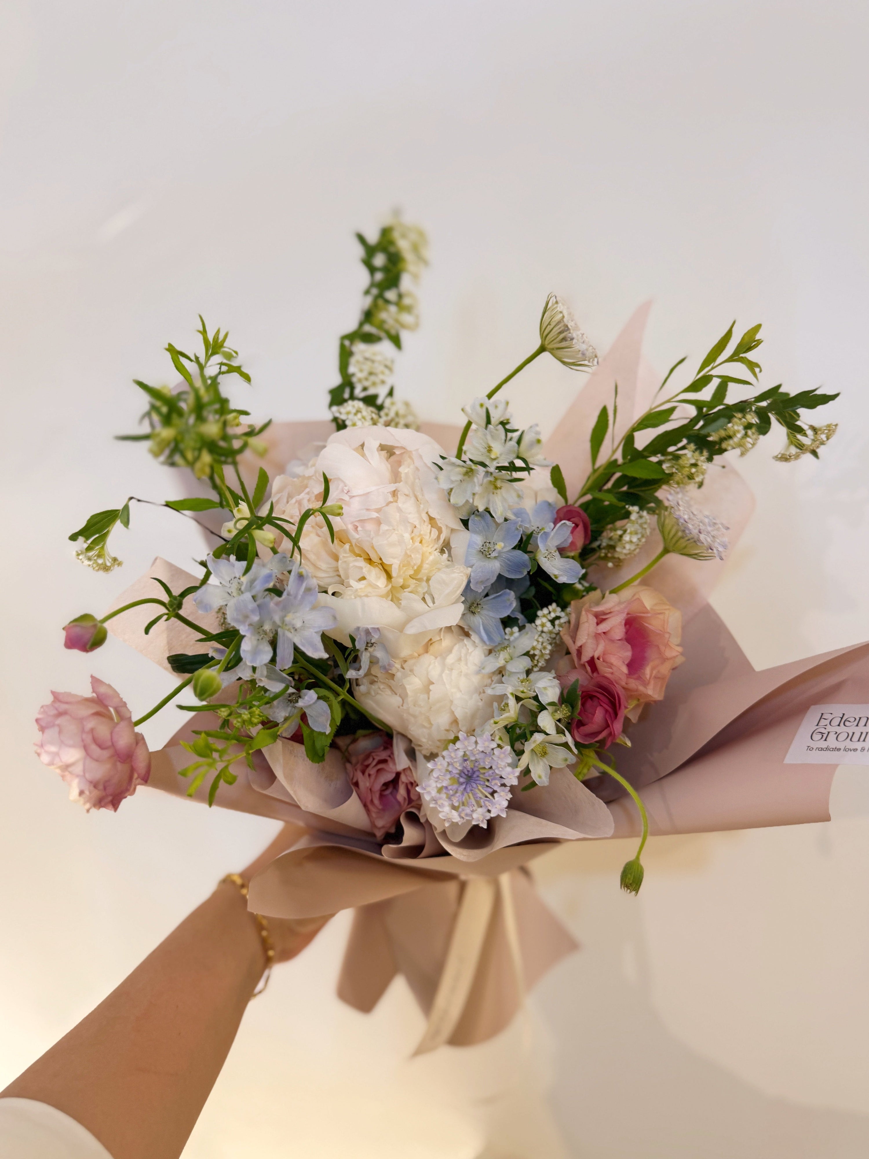 Fresh flower bouquet of the week, curated with seasonal blooms freshly sourced by Eden’s Ground in Singapore. A fuss free ready to pick up option available with free delivery for orders above $100.