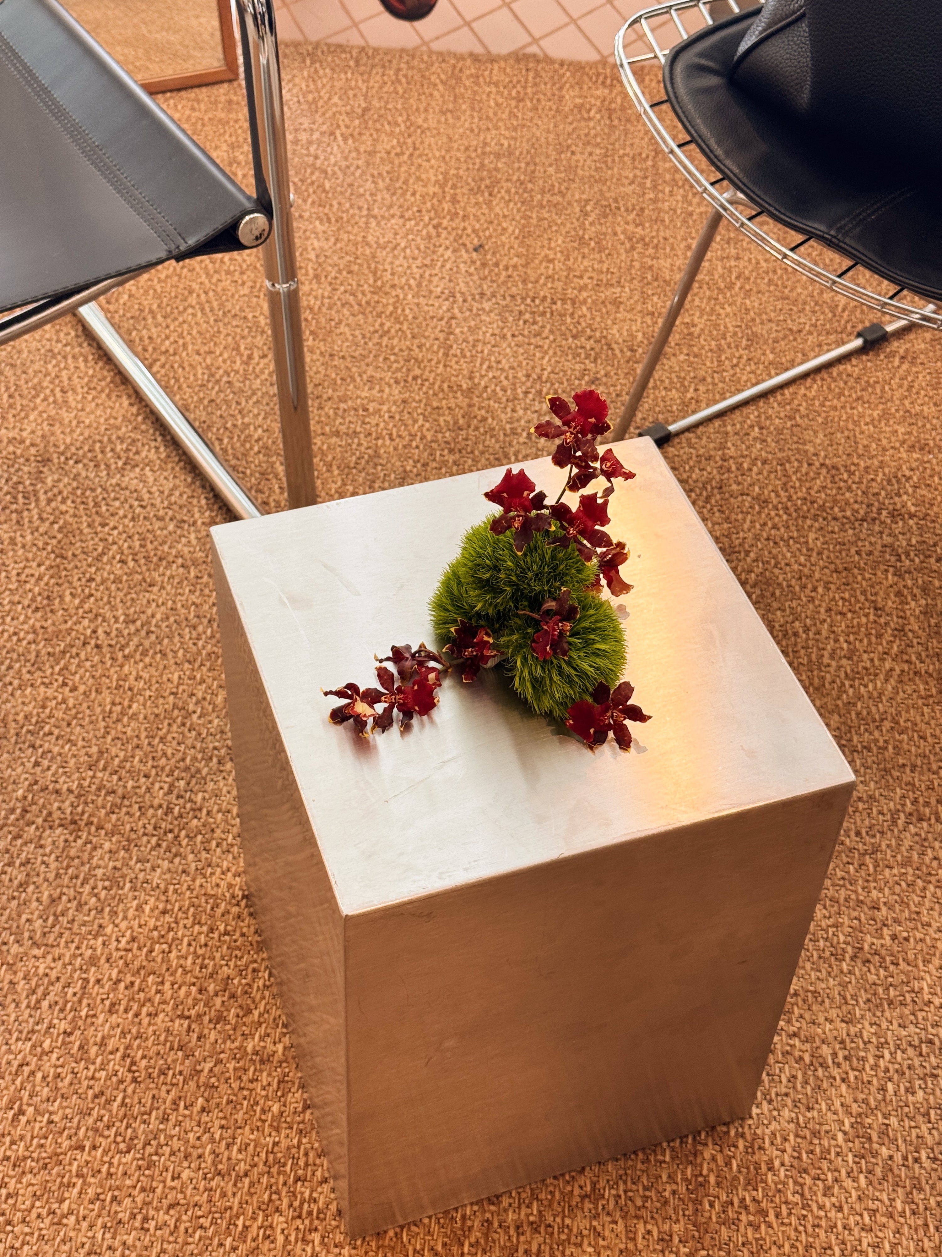 Singapore luxury and elegant B2B venue styling with bespoke floral setups for launch events, pop-ups, and corporate gatherings. Exquisite, sustainable flower décor tailored for brand activations and high-end retail experiences.