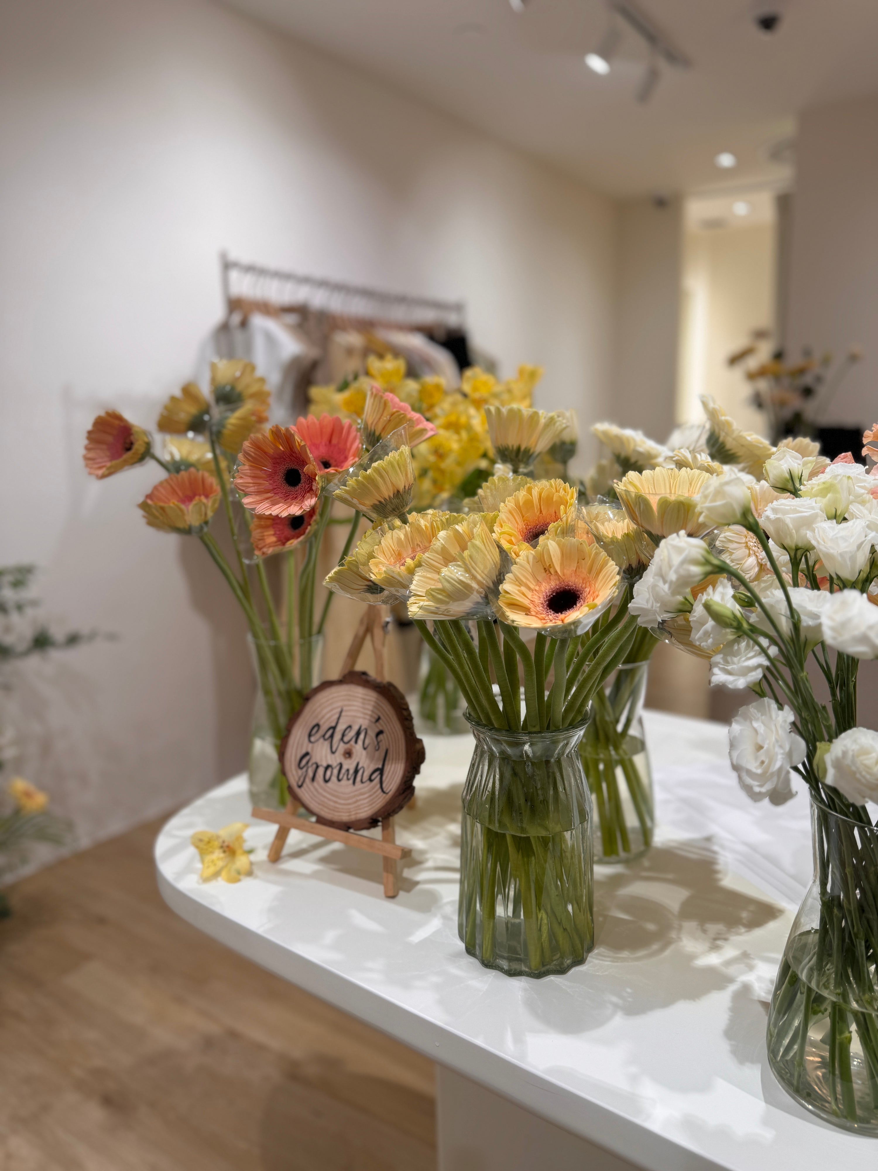 wedding gifts press events, pop-ups, bridal showers, birthday parties, corporate dinner and dance, and more! set up a floral bar to wow and impress guest with unique flowers and gifts luxury brands in singapore 