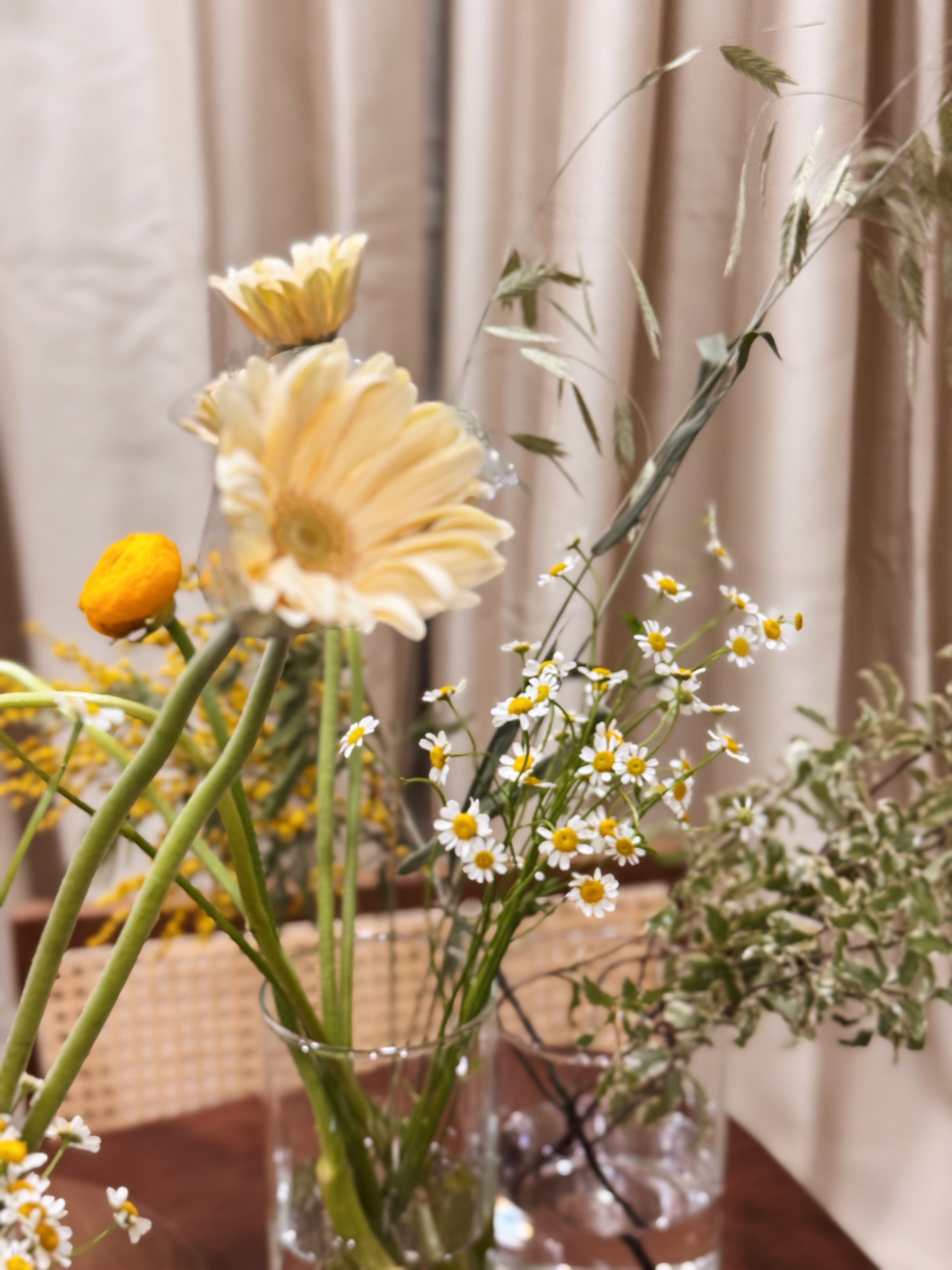 Floral arranging workshop for team bonding team, staff appreciation, or rewarding clients. A relaxing activity for the weekend, things to do for couples, build on your hobby for florist enthusiast in Singapore by Eden's Ground, a floral design studio.